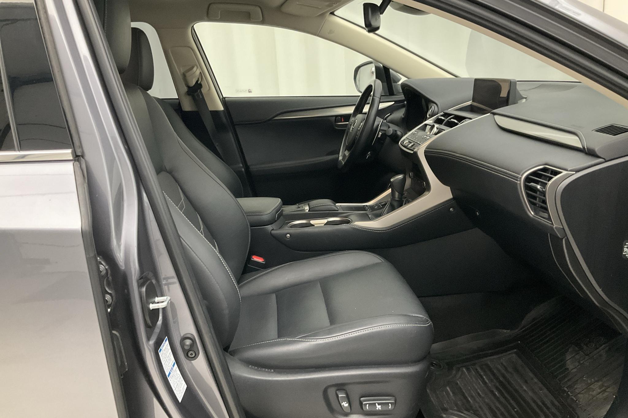 Lexus NX 300h AWD (197hk) - 4 336 mil - Automat - grå - 2021