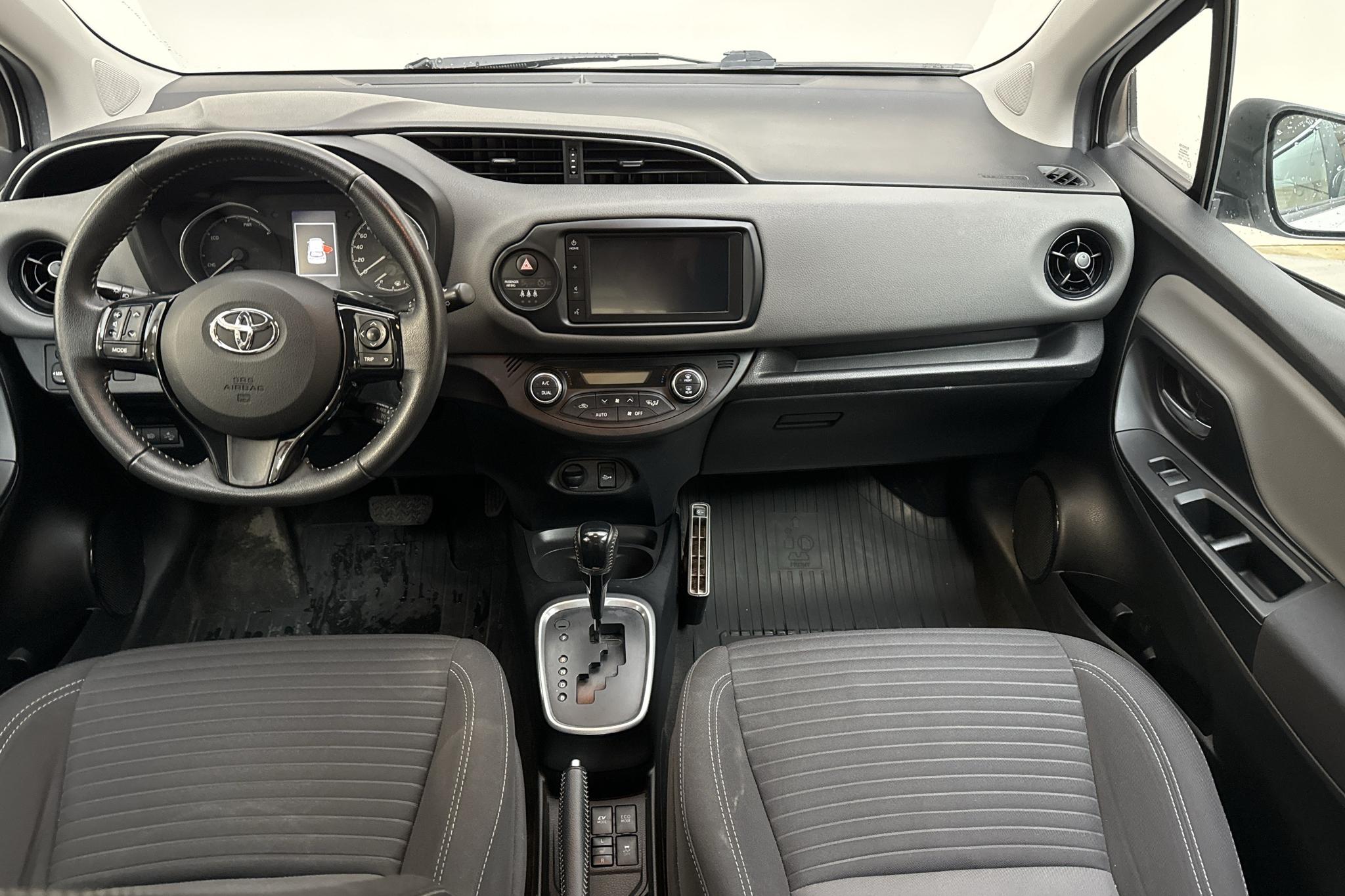 Toyota Yaris 1.5 Hybrid 5dr (101hk) - 76 910 km - Automatyczna - biały - 2019