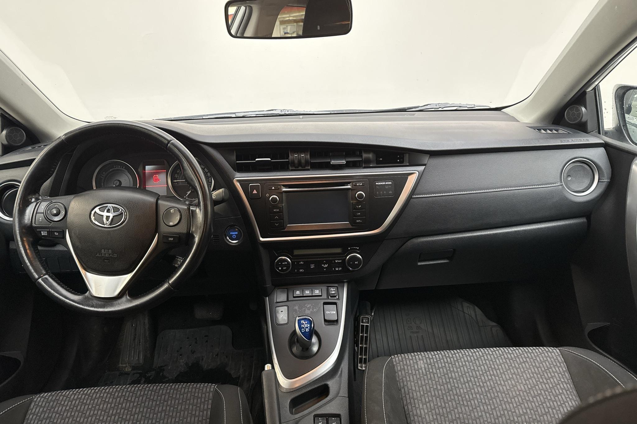 Toyota Auris 1.8 HSD 5dr (99hk) - 17 828 mil - Automat - vit - 2015