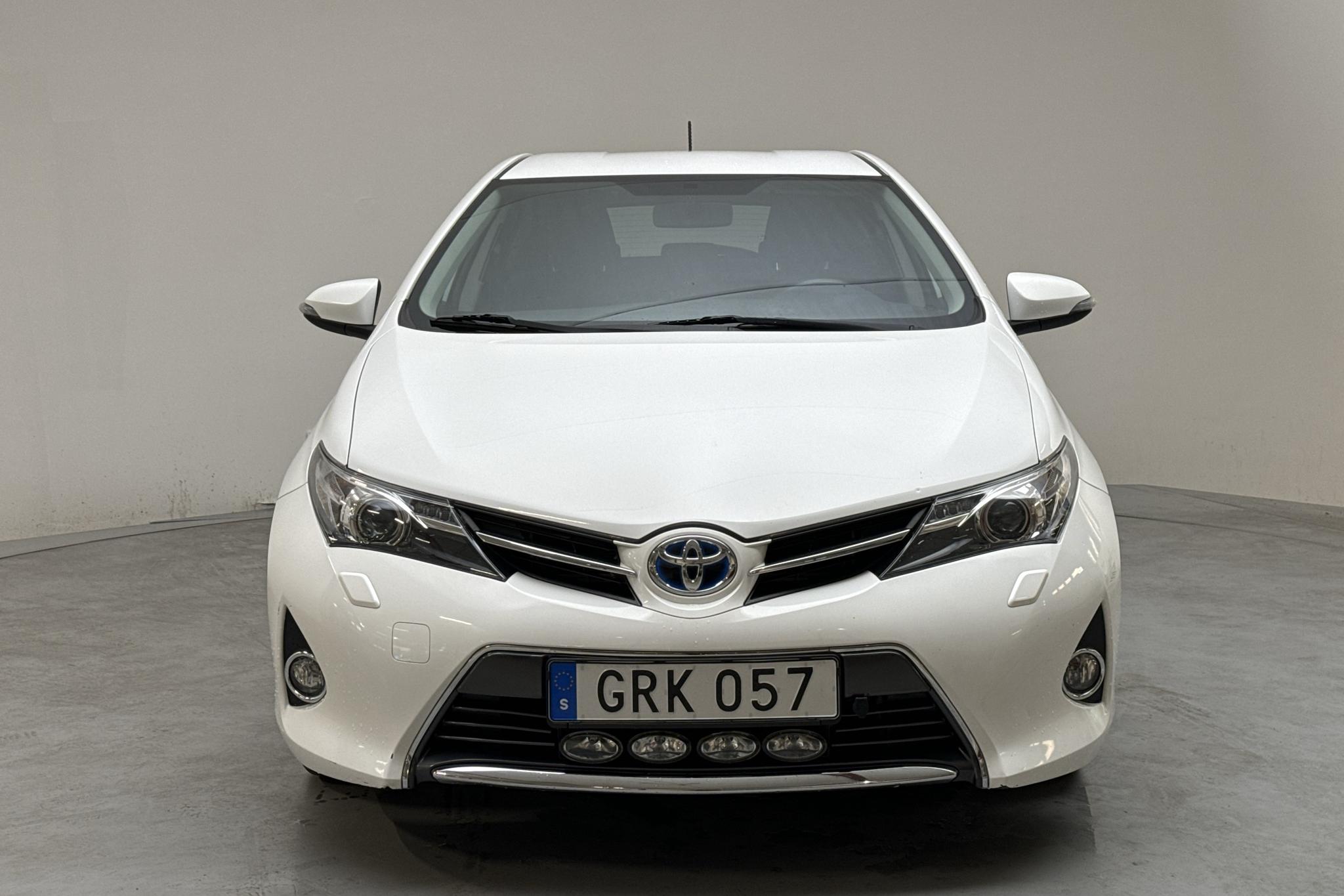 Toyota Auris 1.8 HSD 5dr (99hk) - 178 280 km - Automatic - white - 2015