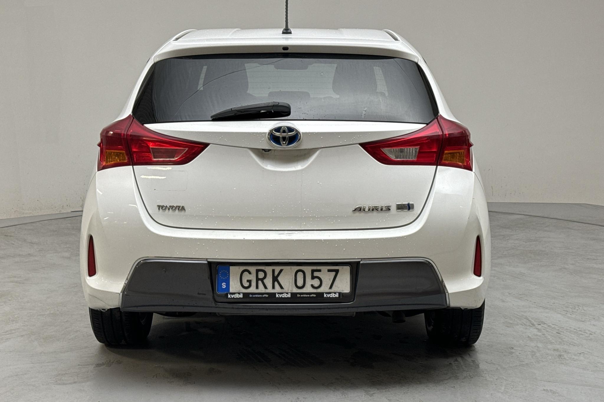 Toyota Auris 1.8 HSD 5dr (99hk) - 178 280 km - Automatic - white - 2015