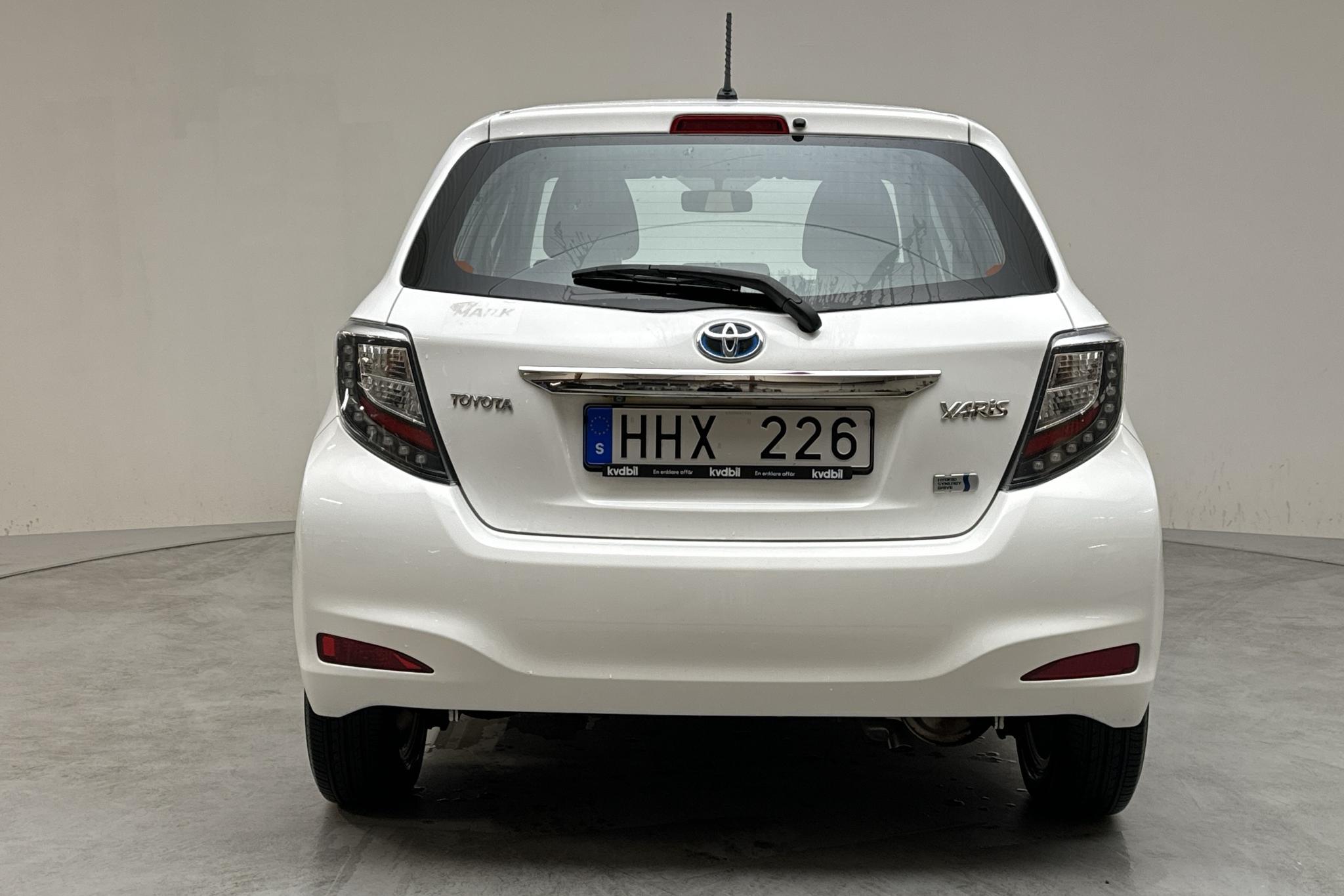 Toyota Yaris 1.5 HSD 5dr (75hk) - 56 740 km - Automatyczna - biały - 2014