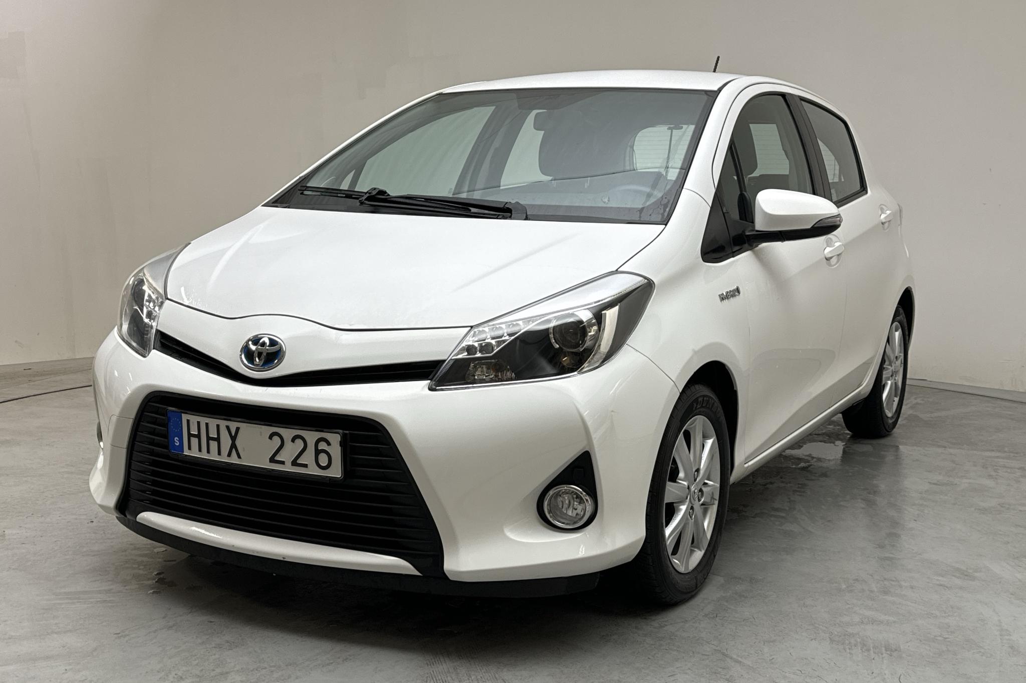 Toyota Yaris 1.5 HSD 5dr (75hk) - 5 674 mil - Automat - vit - 2014