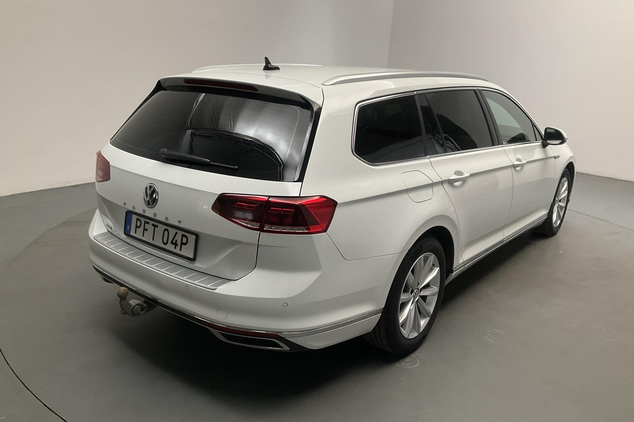 VW Passat 1.4 GTE Sportscombi (218hk) - 11 634 mil - Automat - vit - 2020