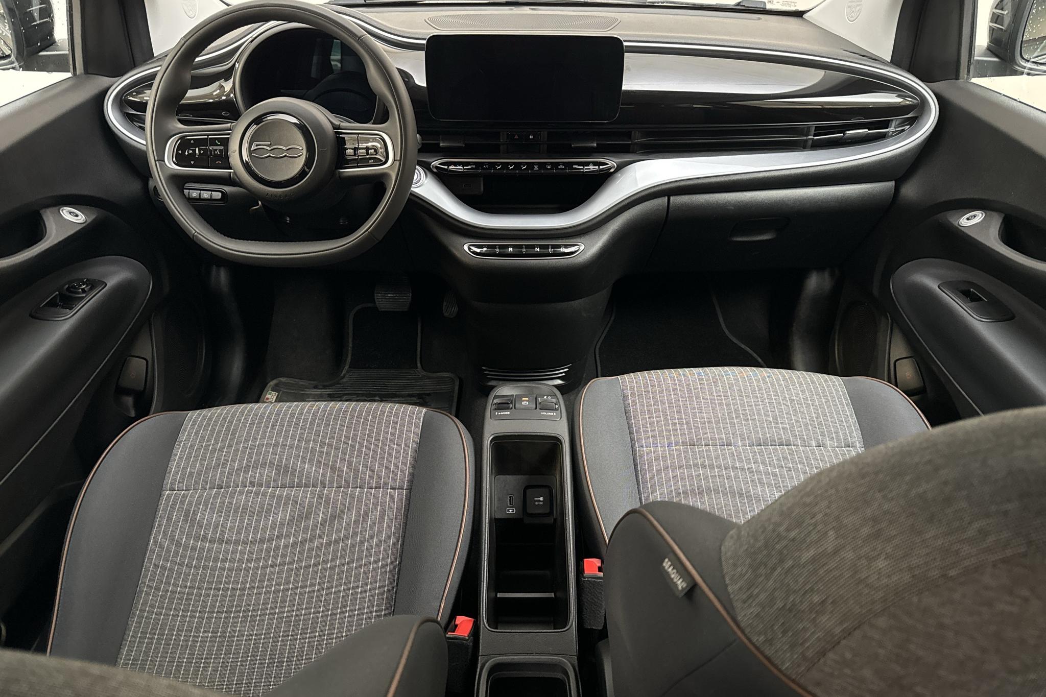 Fiat 500e (118hk) - 3 355 mil - Manuell - svart - 2021