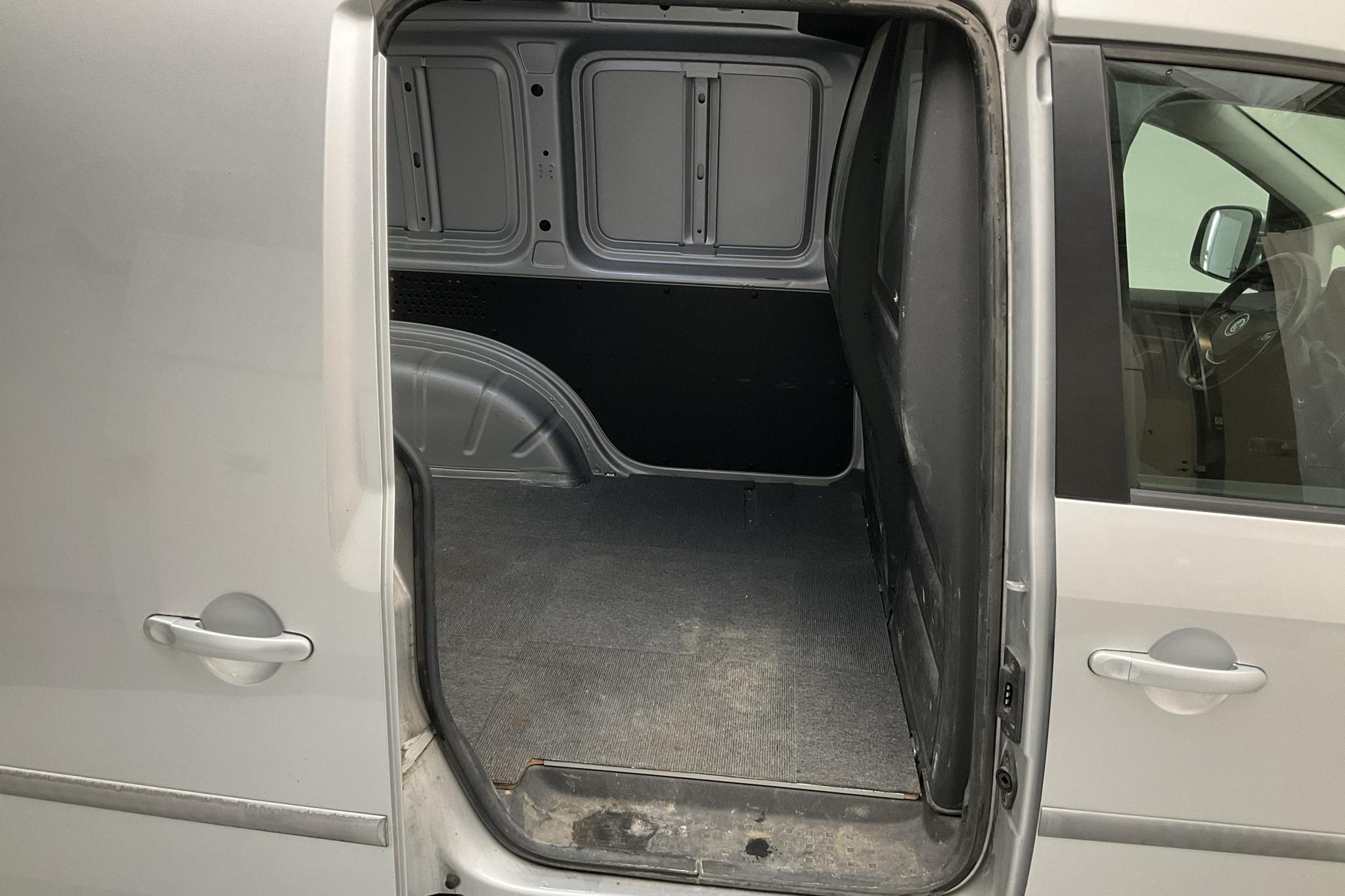 VW Caddy 1.2 TSI Skåp (84hk) - 81 120 km - Manual - silver - 2019