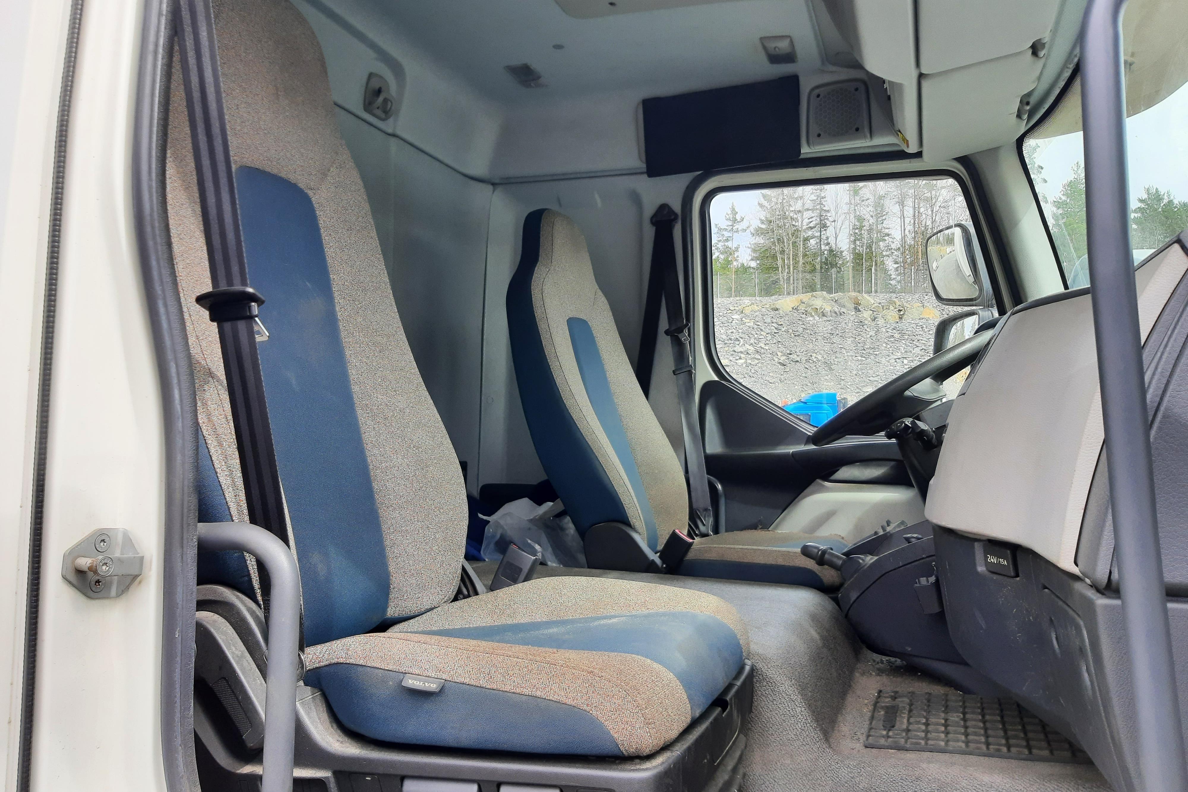 Volvo FL240 - 230 834 km - Automat - vit - 2014