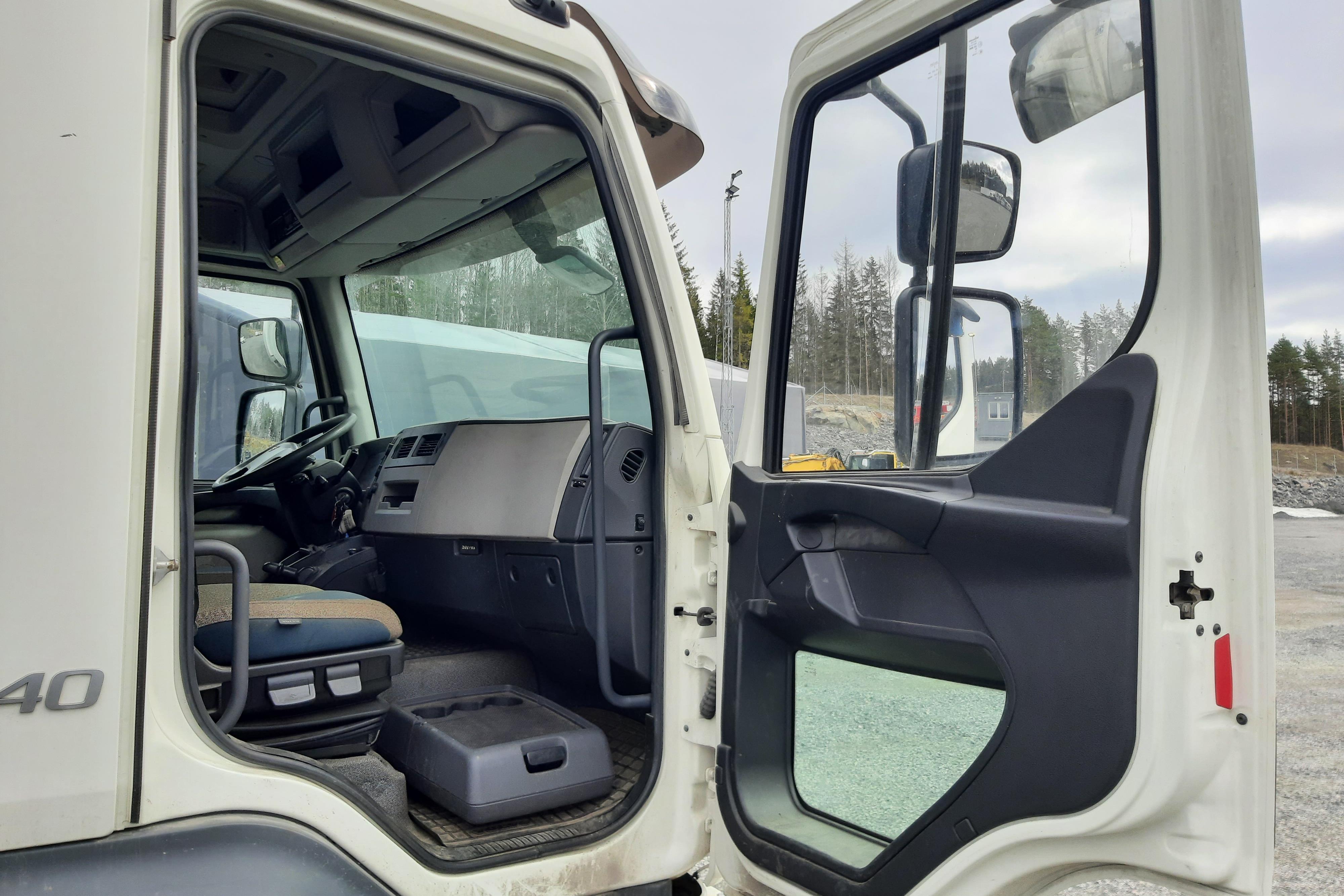 Volvo FL240 - 230 834 km - Automat - vit - 2014