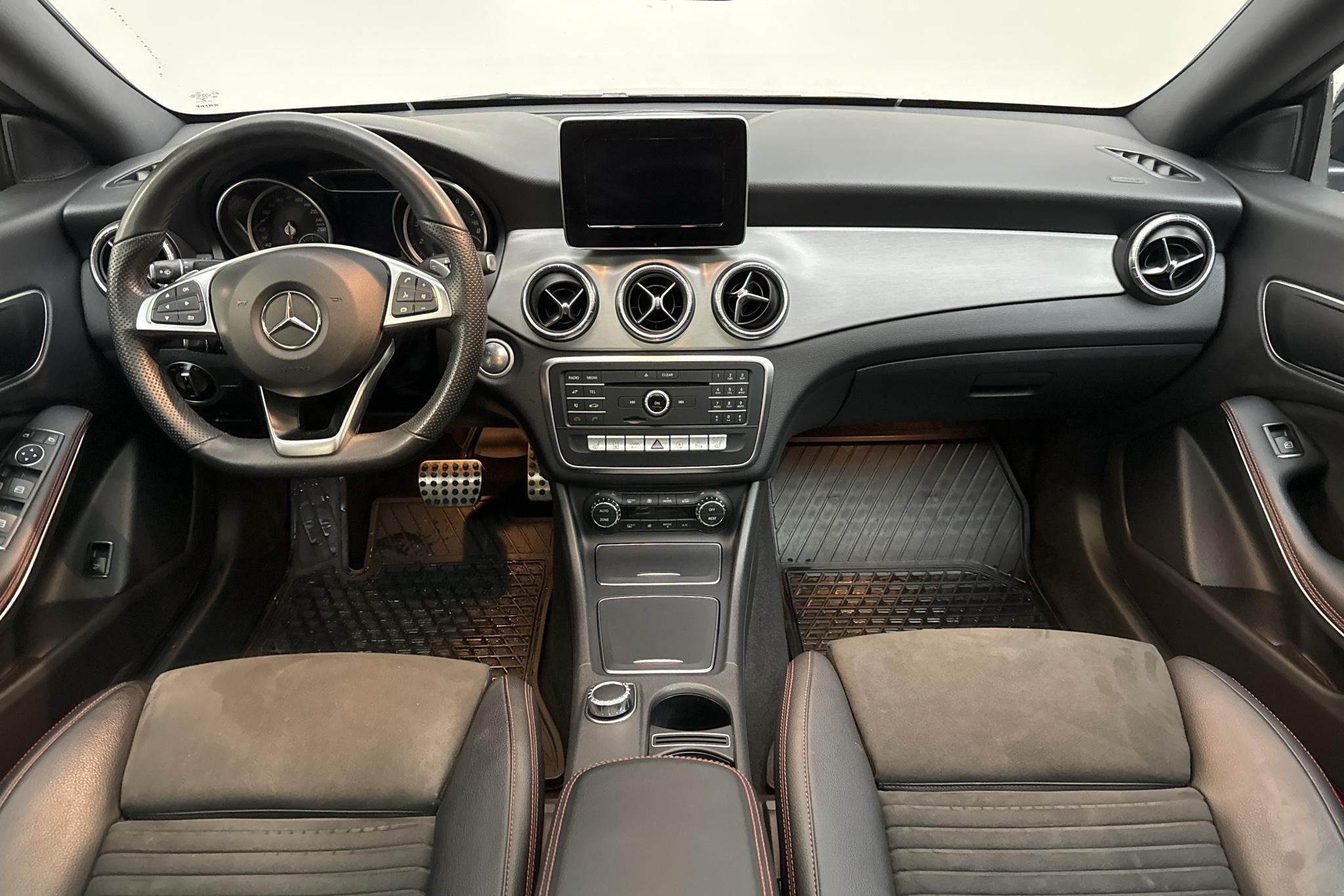 Mercedes CLA 180 Coupé C117 (122hk) - 3 391 mil - Automat - svart - 2019