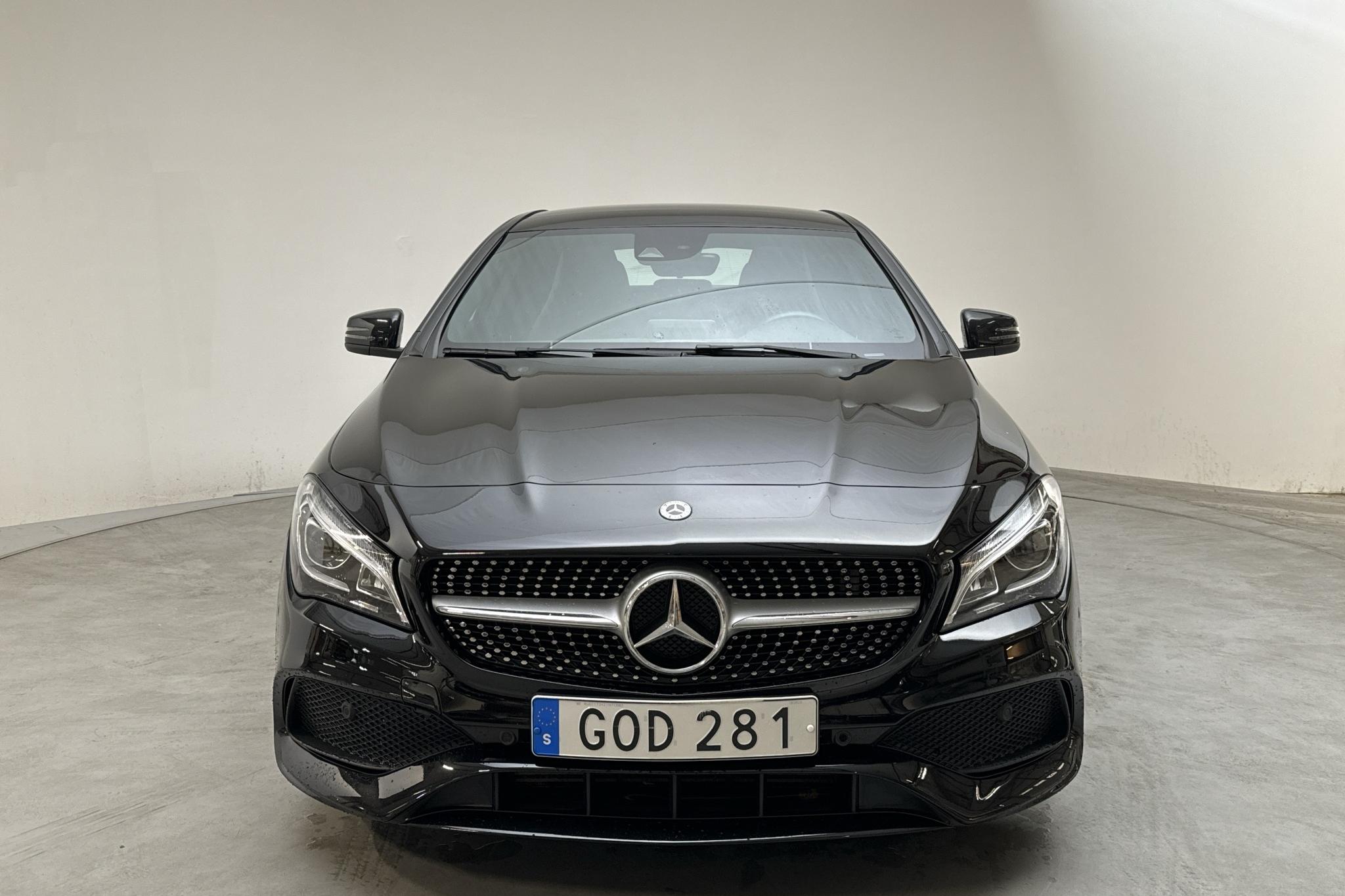 Mercedes CLA 180 Coupé C117 (122hk) - 3 391 mil - Automat - svart - 2019