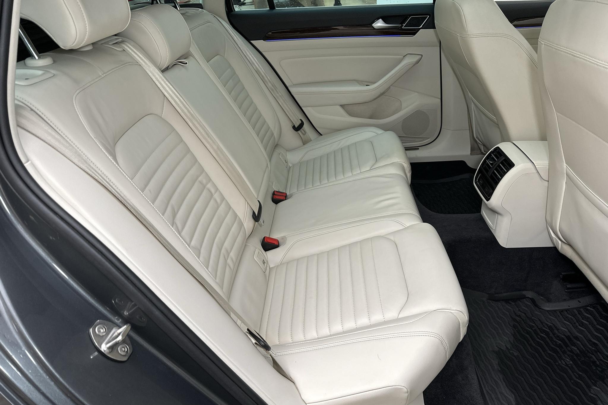 VW Passat 1.4 Plug-in-Hybrid Sportscombi (218hk) - 177 280 km - Automatyczna - Dark Grey - 2016
