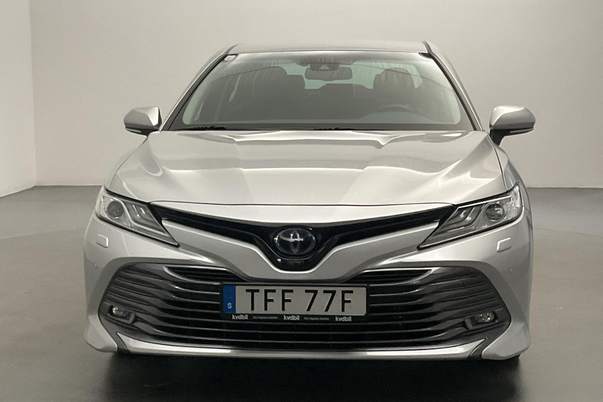 Toyota Camry 2.5 Hybrid (218hk) - 2 955 mil - Automat - silver - 2019