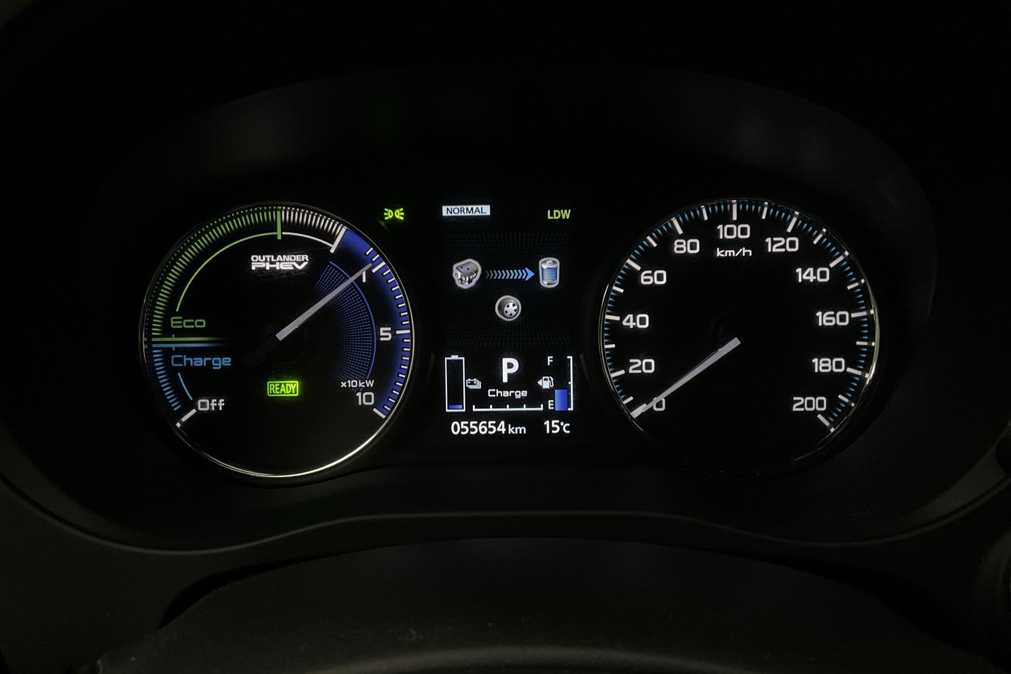 Mitsubishi Outlander 2.4 Plug-in Hybrid 4WD (136hk) - 55 660 km - Automaatne - hõbe - 2020