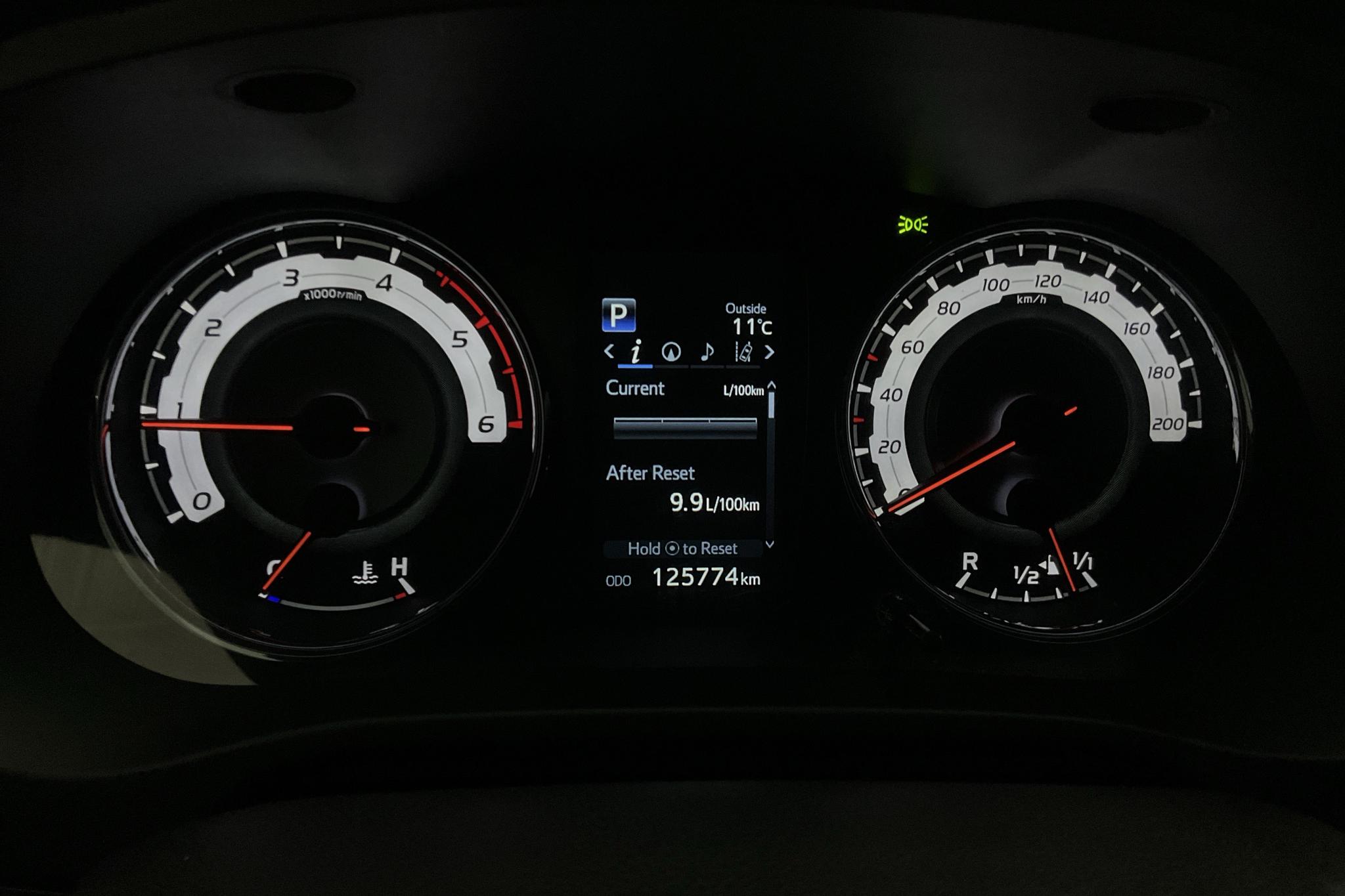 Toyota Hilux 2.4 D 4WD (150hk) - 125 770 km - Automatyczna - czarny - 2019