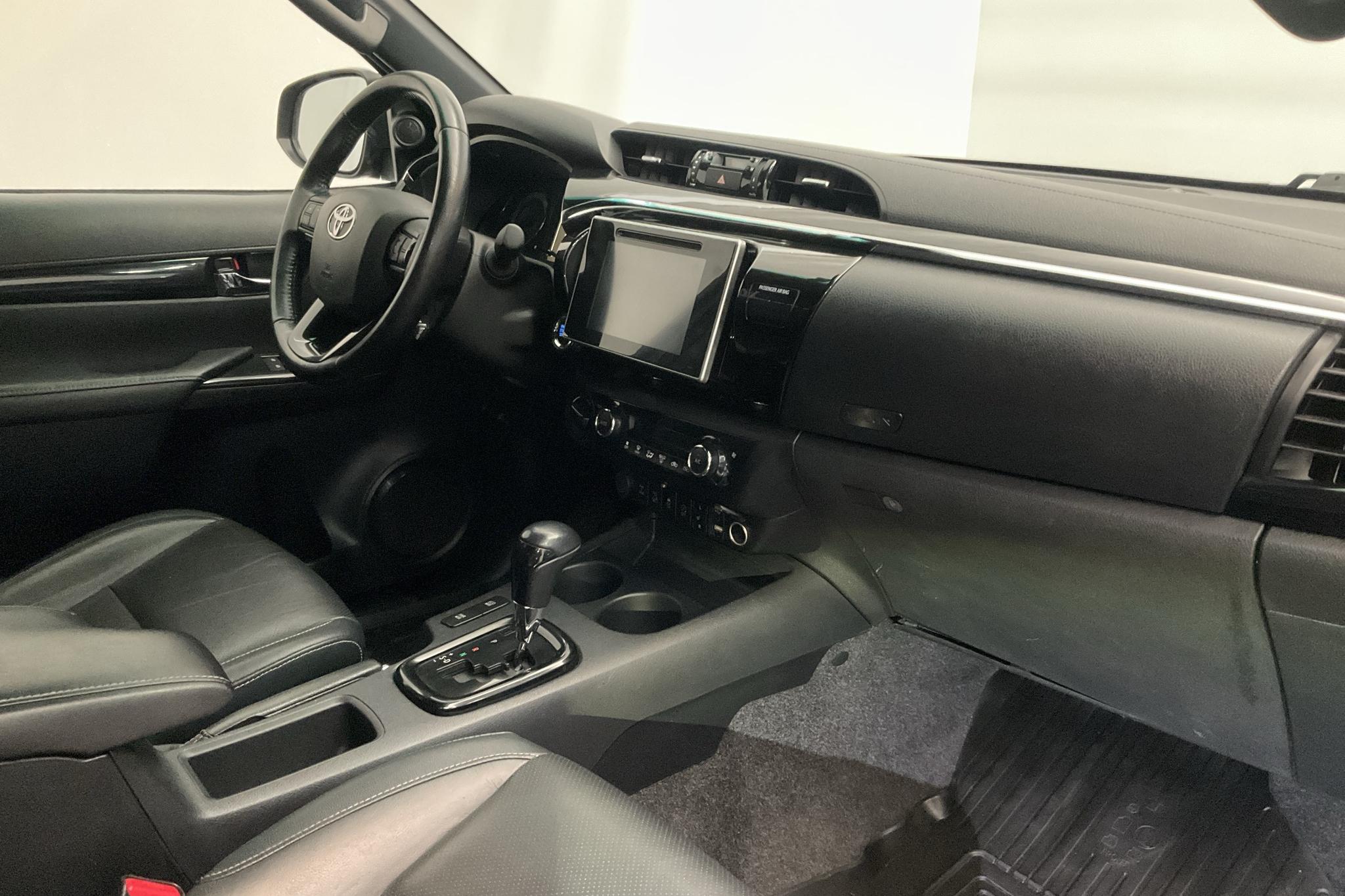 Toyota Hilux 2.4 D 4WD (150hk) - 12 577 mil - Automat - svart - 2019
