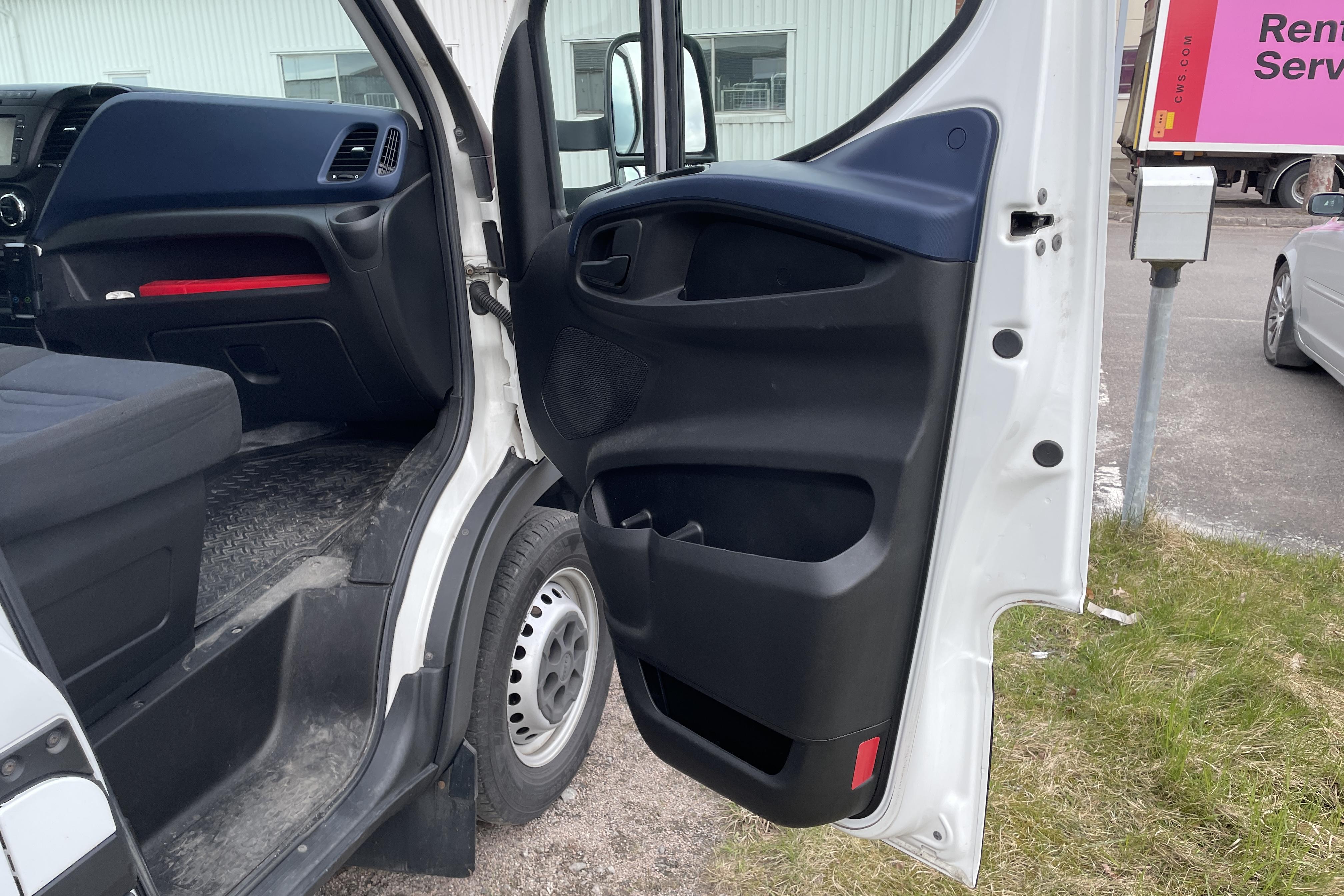 Iveco DAILY - 257 385 km - Automatic - white - 2017
