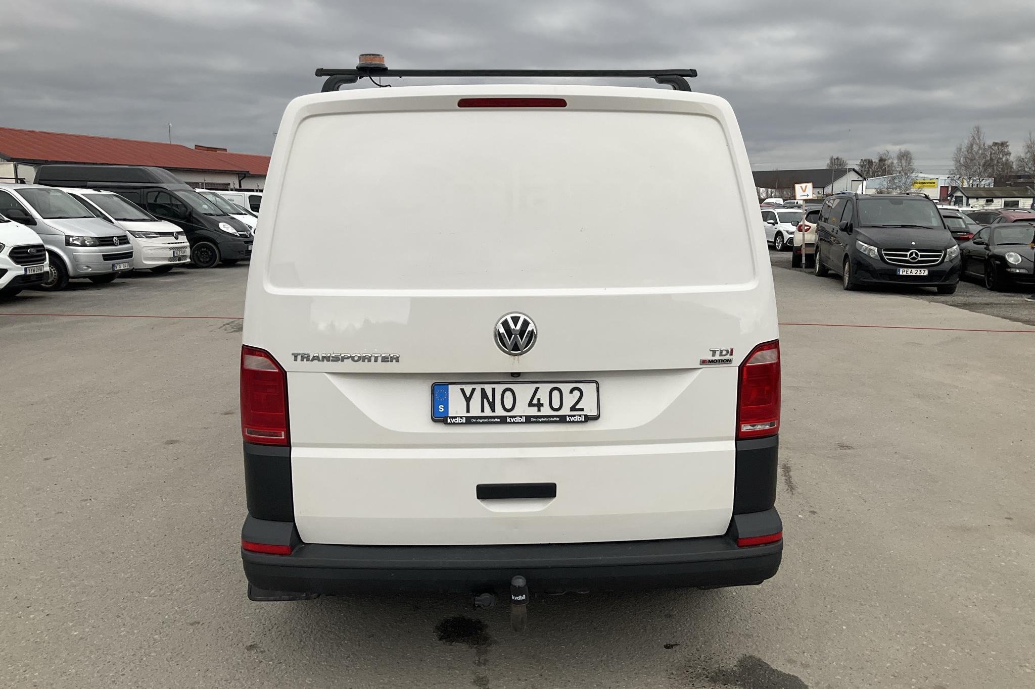 VW Transporter T6 2.0 TDI BMT Skåp 4MOTION (150hk) - 21 796 mil - Manuell - vit - 2018