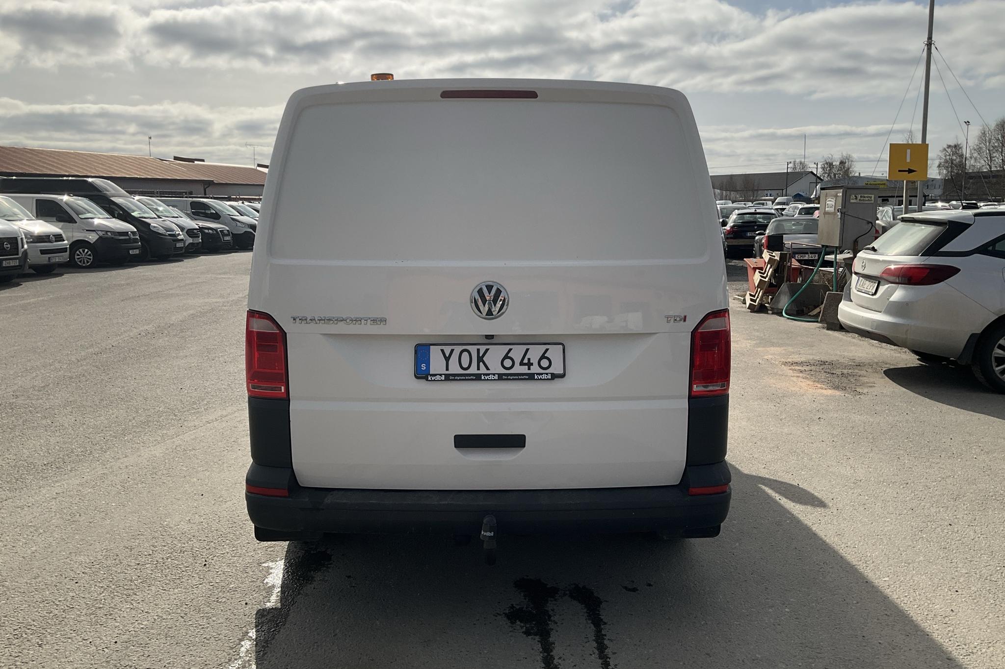 VW Transporter T6 2.0 TDI BMT Skåp (150hk) - 14 959 mil - Manuell - vit - 2018