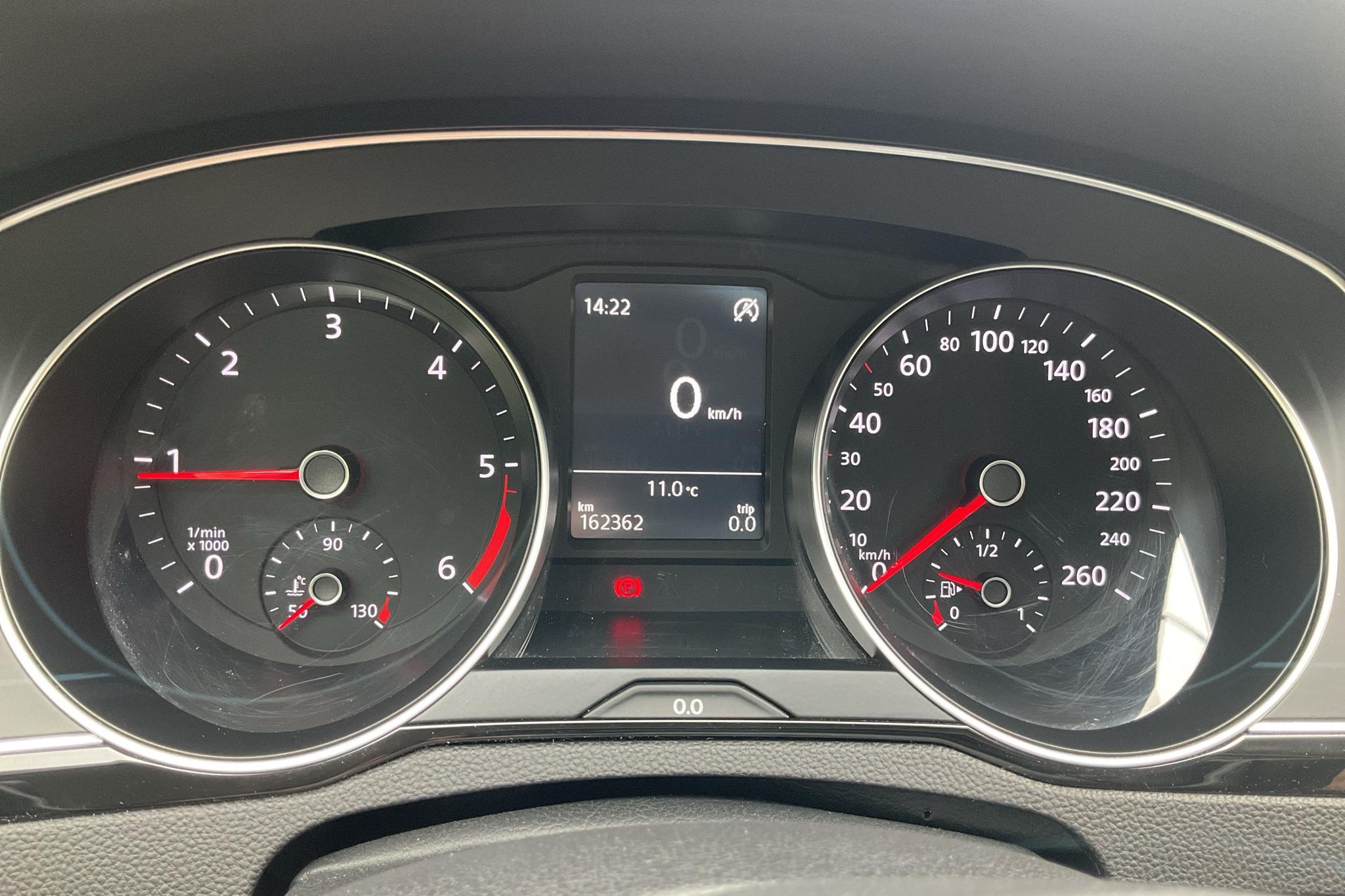 VW Passat 2.0 TDI Sportscombi (150hk) - 162 360 km - Käsitsi - hõbe - 2017