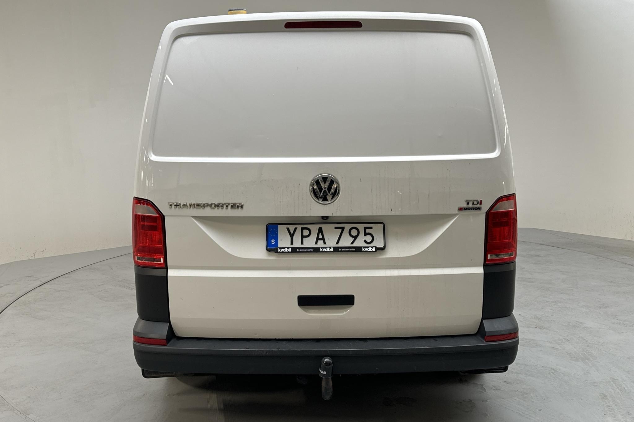 VW Transporter T6 2.0 TDI BMT Skåp 4MOTION (150hk) - 12 520 mil - Manuell - vit - 2018