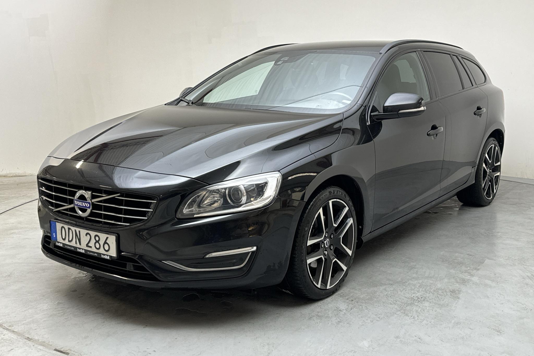 Volvo V60 D4 (190hk) - 166 360 km - Automatic - black - 2017