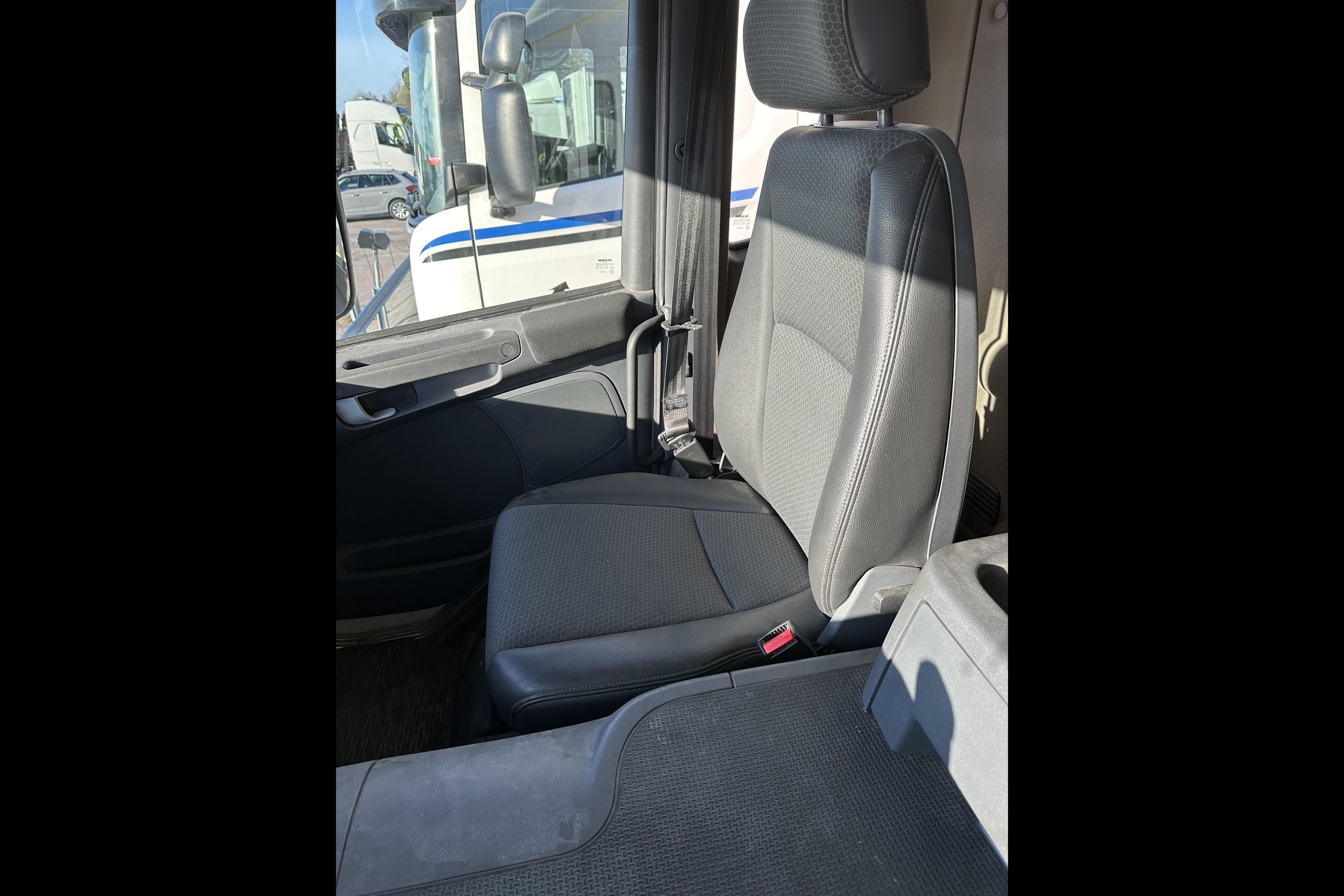 Scania P360 - 363 800 km - Automat - vit - 2015