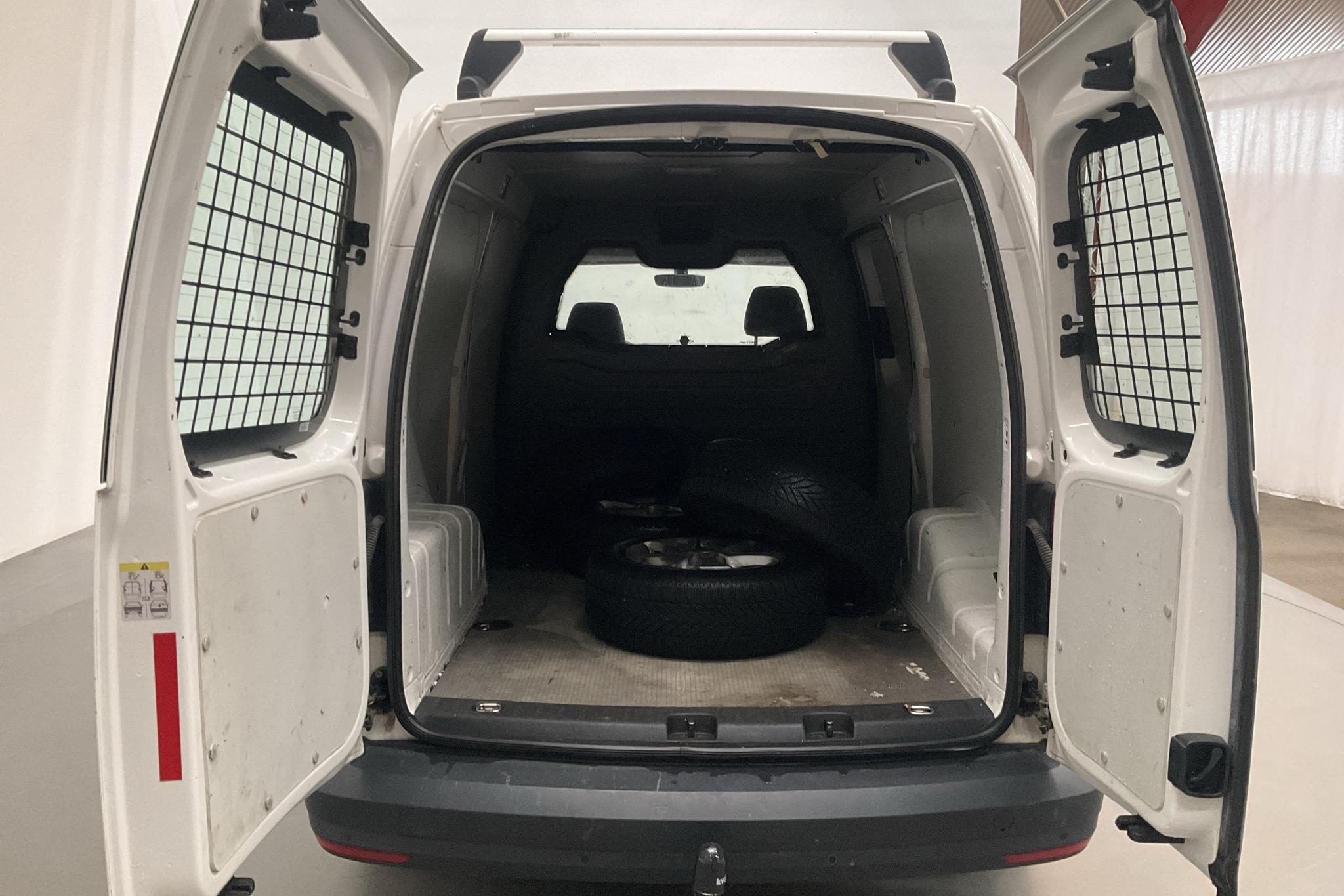 VW Caddy 2.0 TDI Maxi Skåp (102hk) - 12 445 mil - Automat - vit - 2018