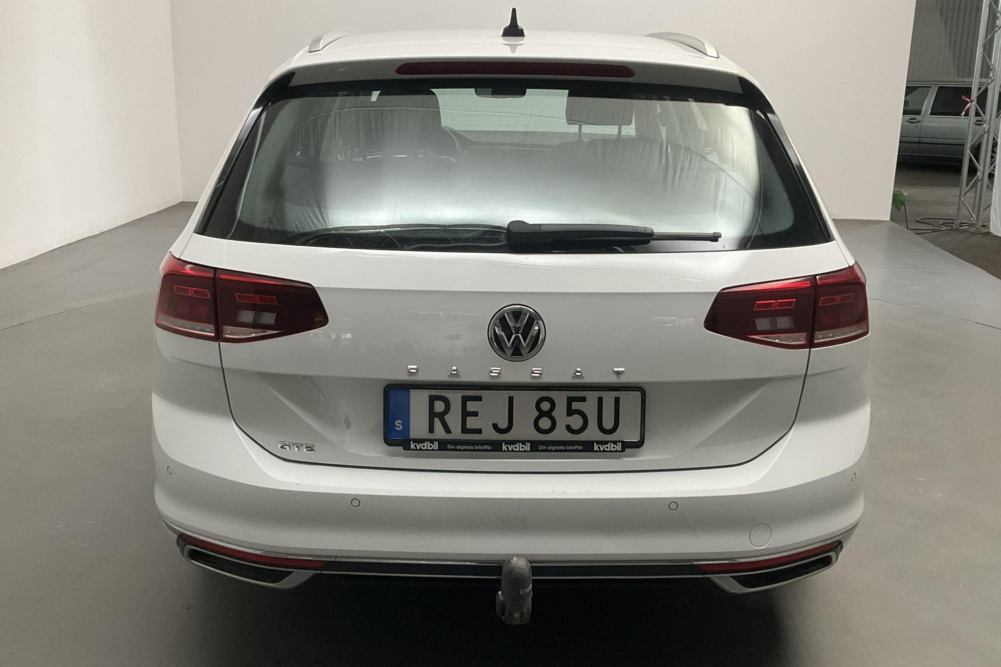 VW Passat 1.4 GTE Sportscombi (218hk) - 107 500 km - Automaatne - valge - 2020