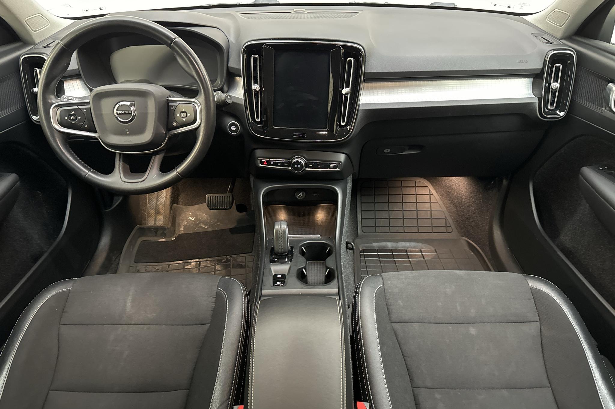Volvo XC40 D3 2WD (150hk) - 185 560 km - Automatyczna - szary - 2020