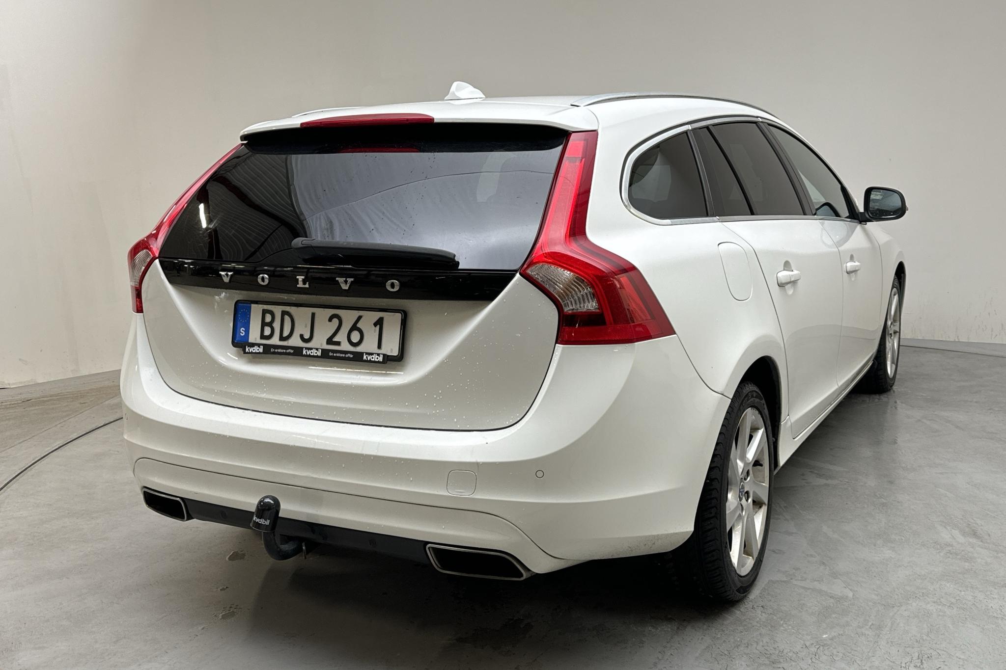 Volvo V60 D4 (181hk) - 294 050 km - Manual - white - 2014