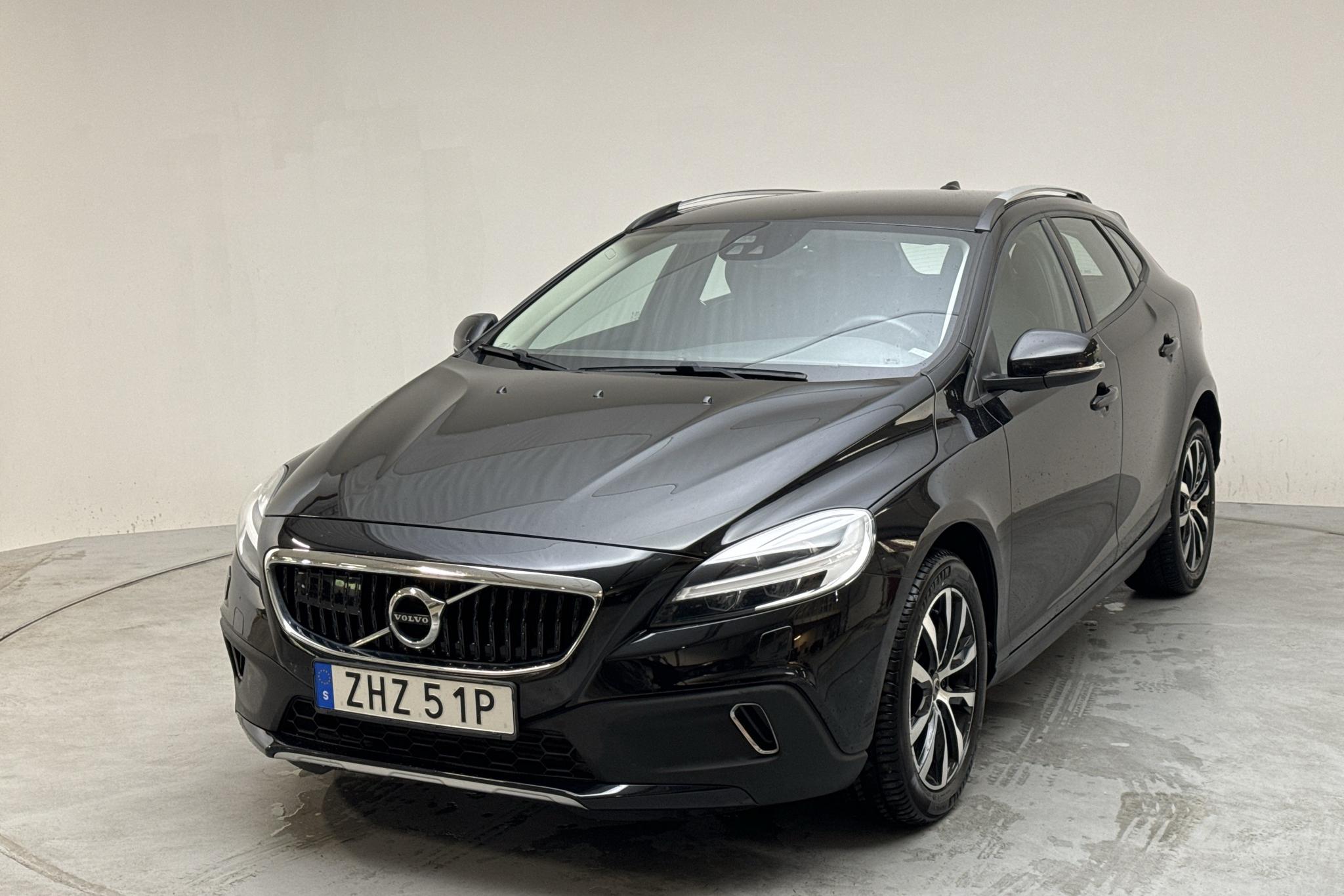 Volvo V40 Cross Country T3 (152hk) - 74 230 km - Automaatne - must - 2019
