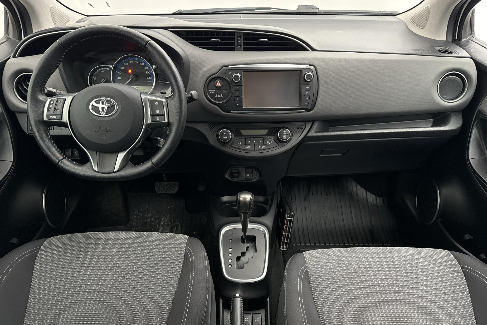 Toyota Yaris 1.5 Hybrid 5dr (101hk) - 5 973 mil - Automat - vit - 2016