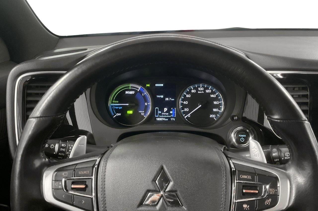 Mitsubishi Outlander 2.4 Plug-in Hybrid 4WD (136hk) - 180 880 km - Automatyczna - czarny - 2020