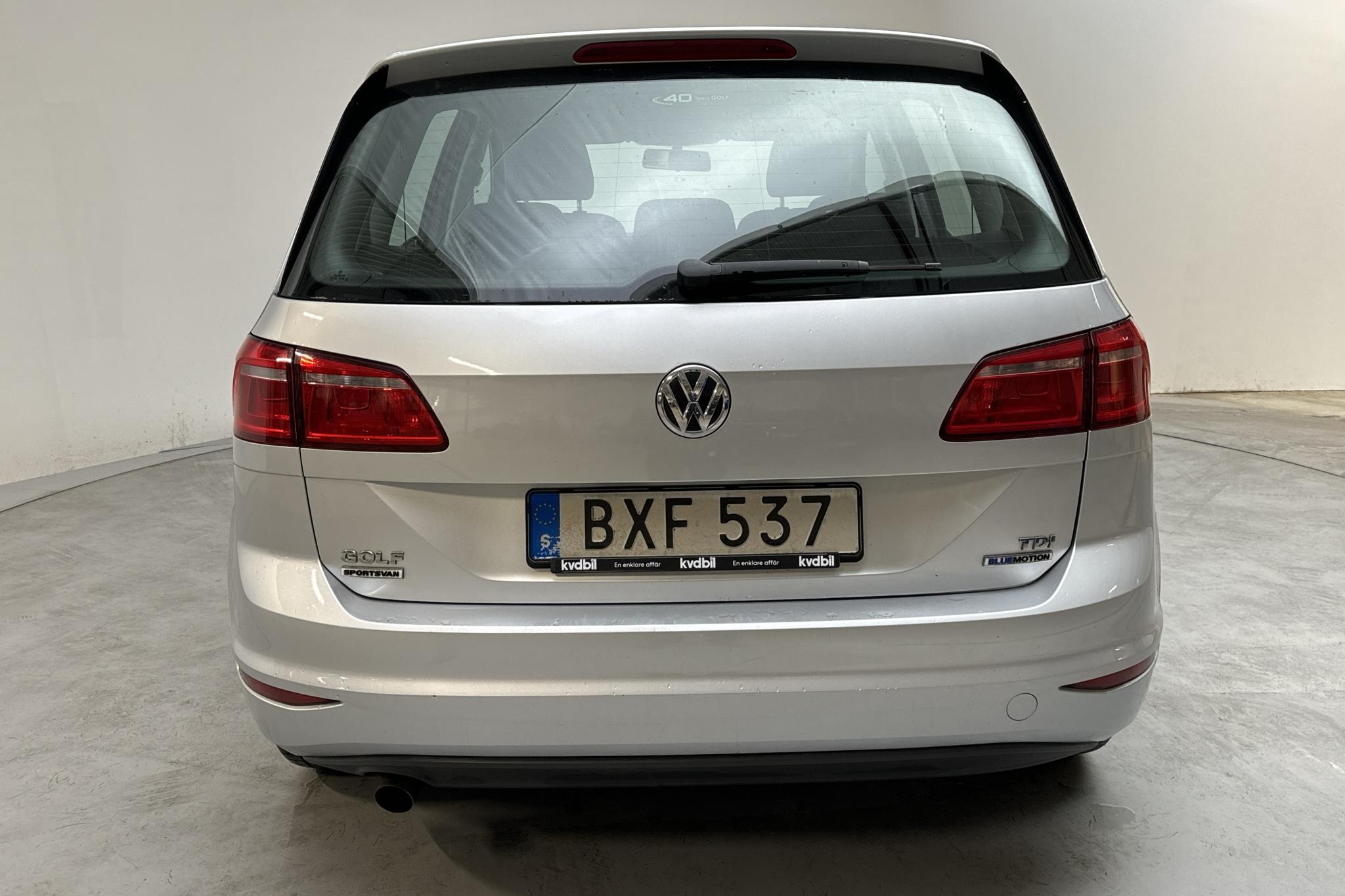 VW Golf VII 1.6 TDI BlueMotion Technology Sportsvan (110hk) - 170 790 km - Manuaalinen - hopea - 2015