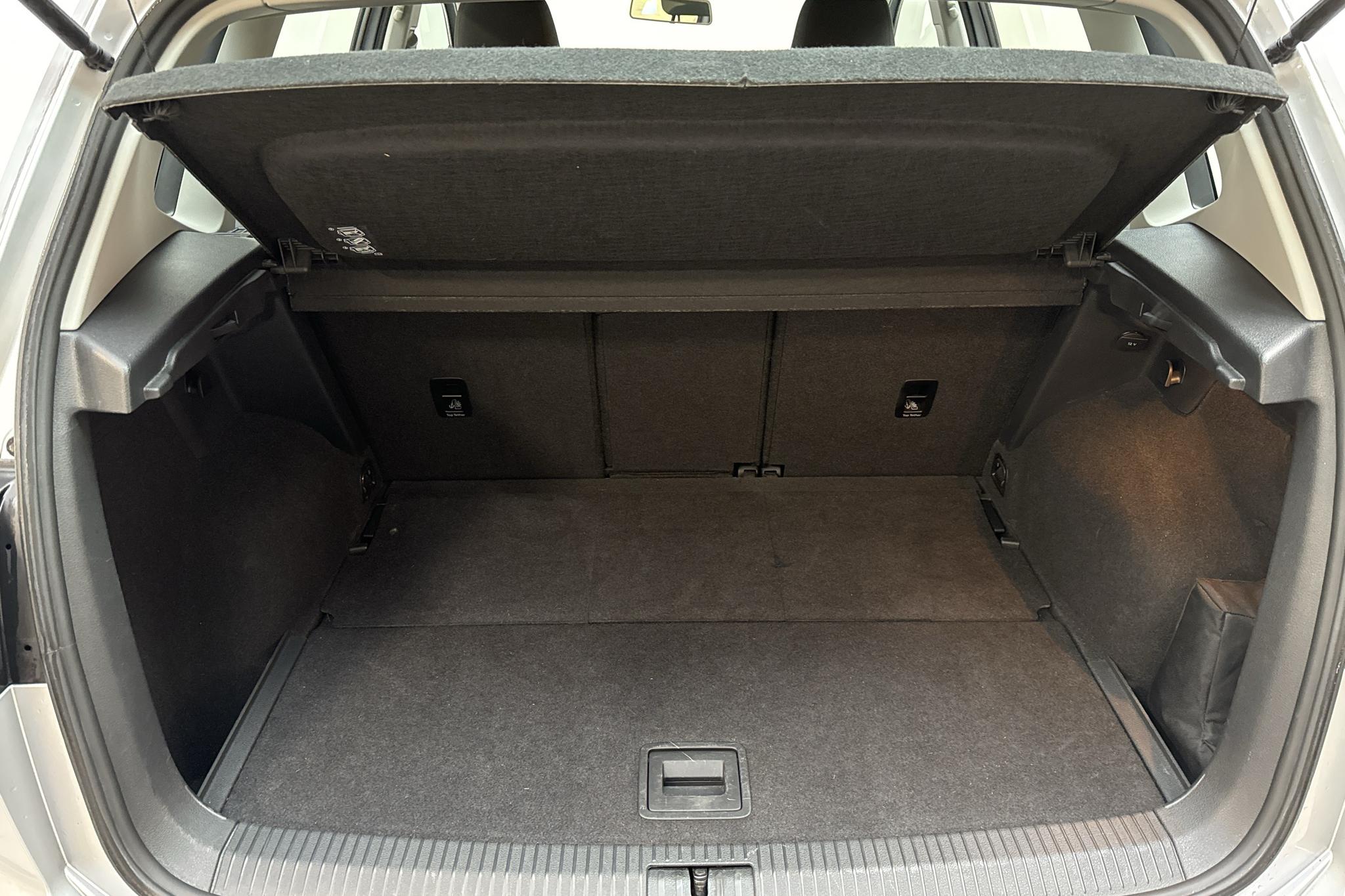 VW Golf VII 1.6 TDI BlueMotion Technology Sportsvan (110hk) - 170 790 km - Manuaalinen - hopea - 2015