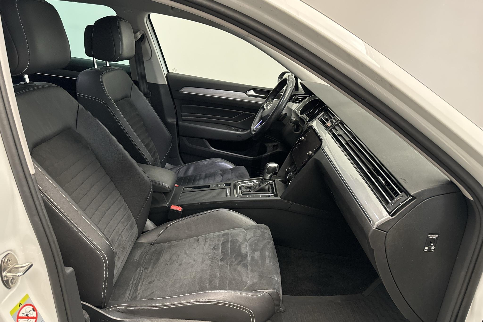 VW Passat 1.4 GTE Sportscombi (218hk) - 8 720 mil - Automat - vit - 2020