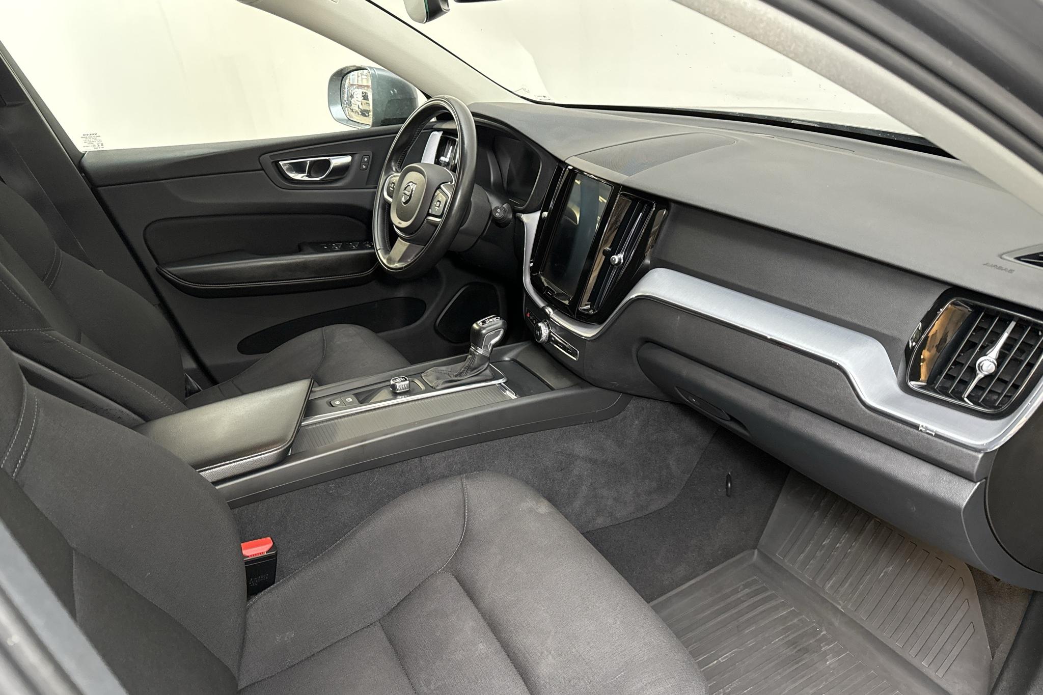 Volvo XC60 T5 AWD (250hk) - 13 748 mil - Automat - grå - 2019