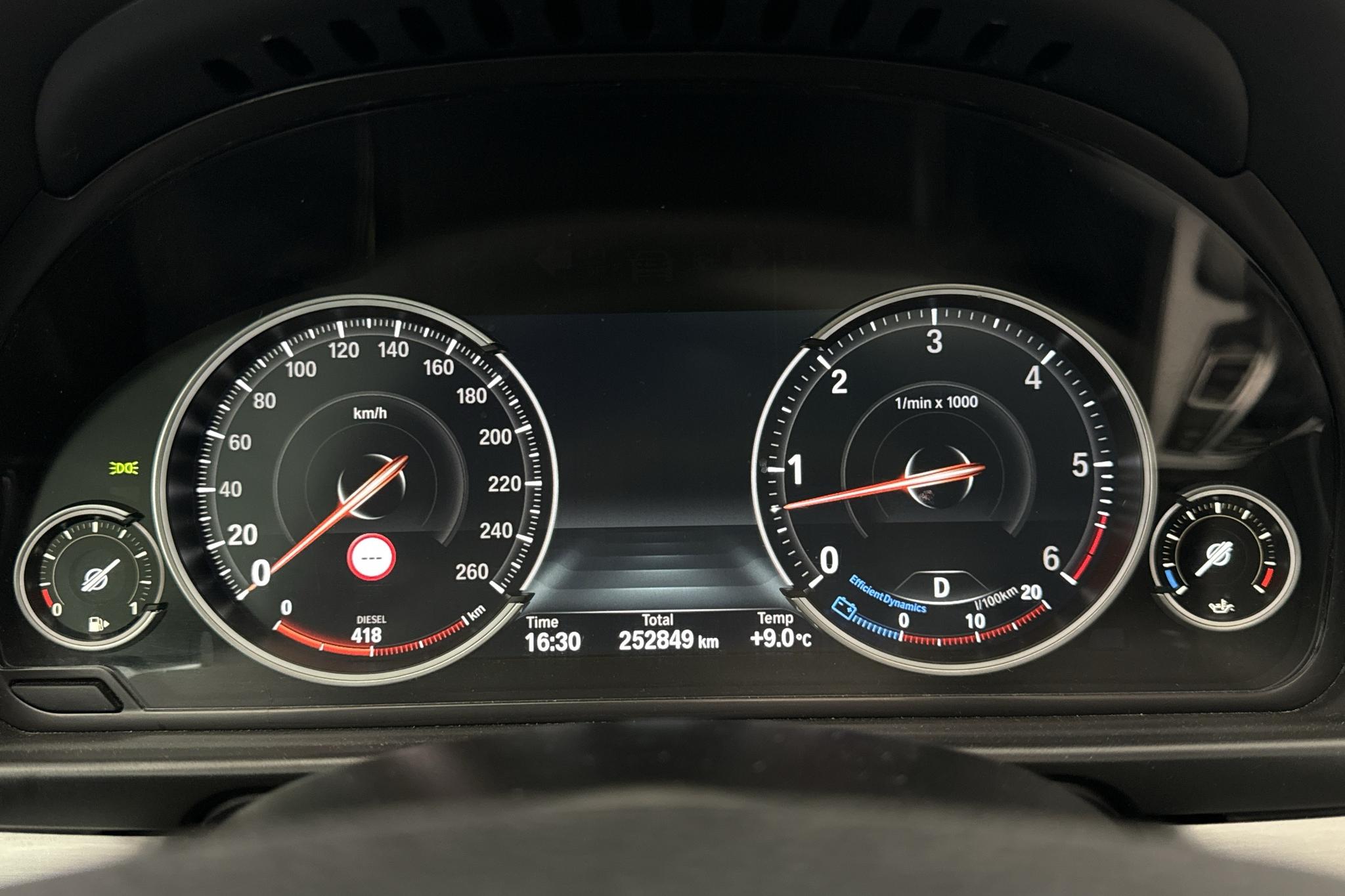 BMW M550d xDrive Touring, F11 (381hk) - 25 285 mil - Automat - Light Grey - 2013