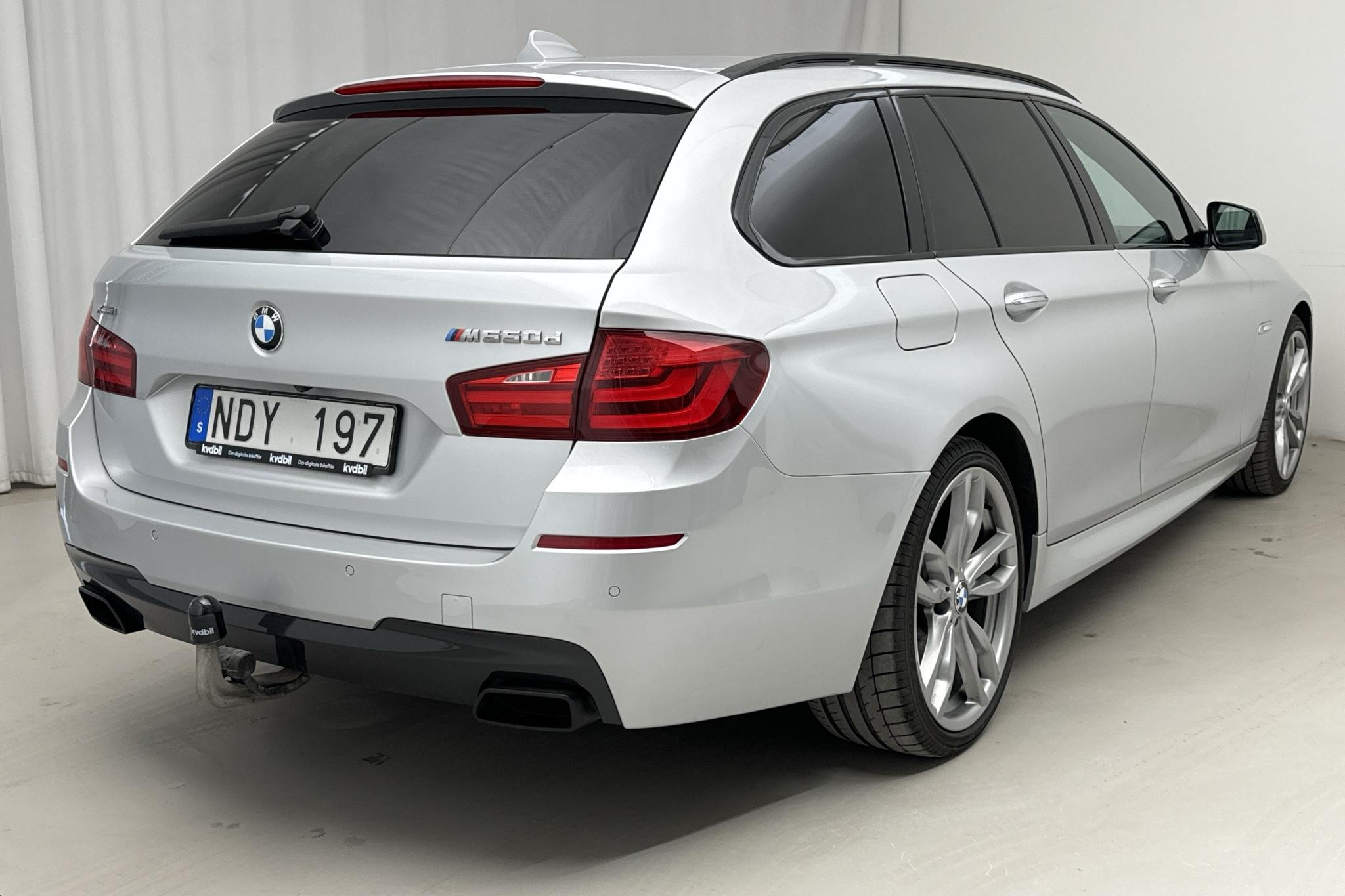 BMW M550d xDrive Touring, F11 (381hk) - 25 285 mil - Automat - Light Grey - 2013