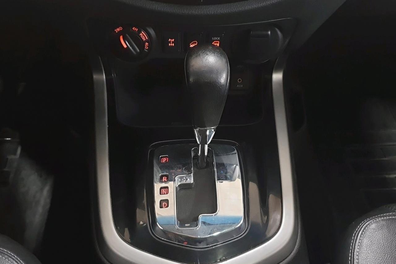 Nissan Navara 2.3 dCi 4x4 (190hk) - 189 800 km - Automatic - white - 2017