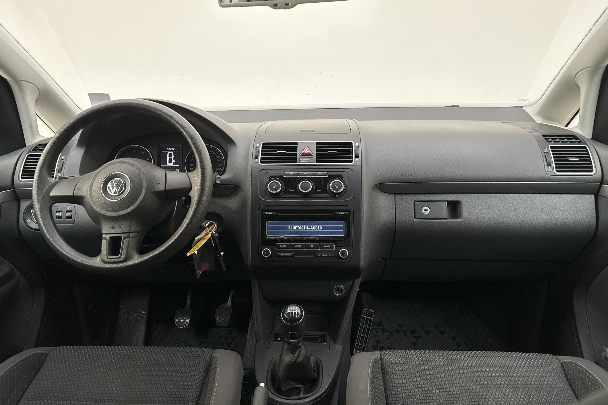 VW Touran 1.4 TGI EcoFuel (150hk) - 7 546 mil - Manuell - vit - 2015