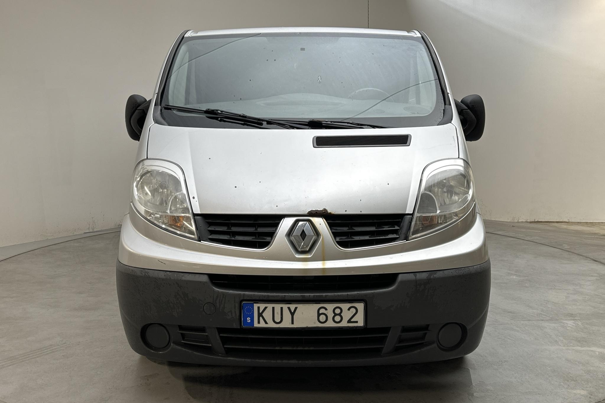 Renault Trafic 2.0 dCi Skåp (115hk) - 25 892 mil - Manuell - silver - 2010