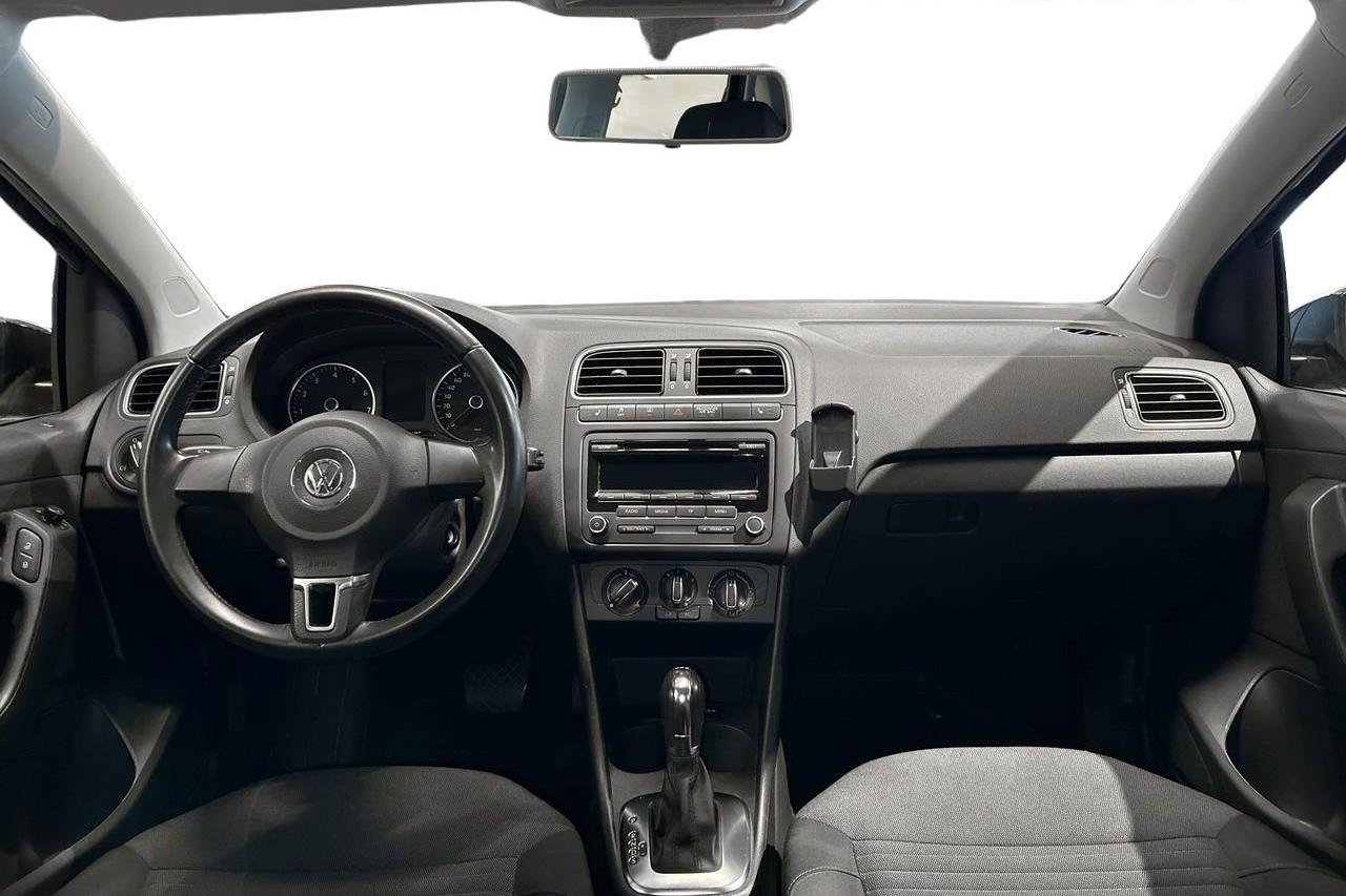VW Polo 1.4 5dr (85hk) - 5 451 mil - Automat - svart - 2014