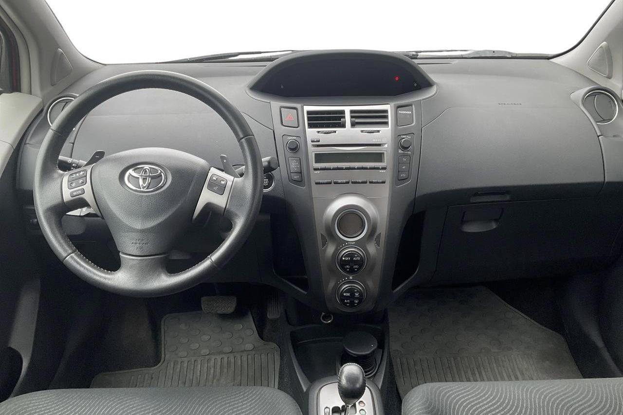 Toyota Yaris 1.33 5dr (100hk) - 68 440 km - Automatic - red - 2009