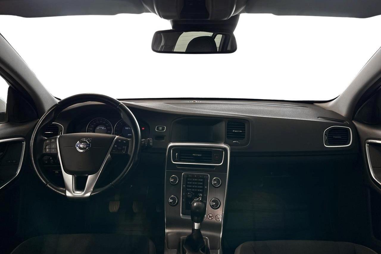 Volvo V60 D2 (115hk) - 233 470 km - Manual - white - 2013