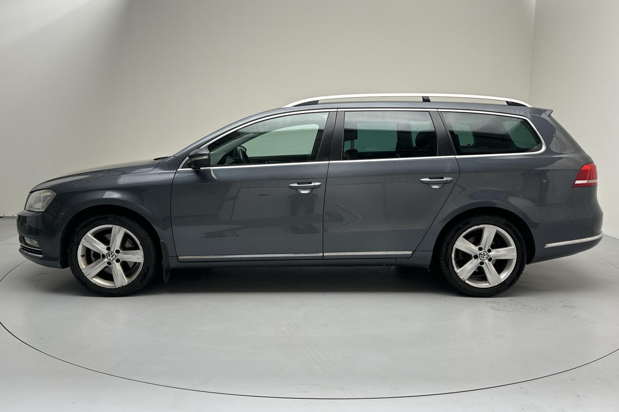 VW Passat 1.4 TSI EcoFuel Variant (150hk) - 16 814 mil - Automat - Light Grey - 2012