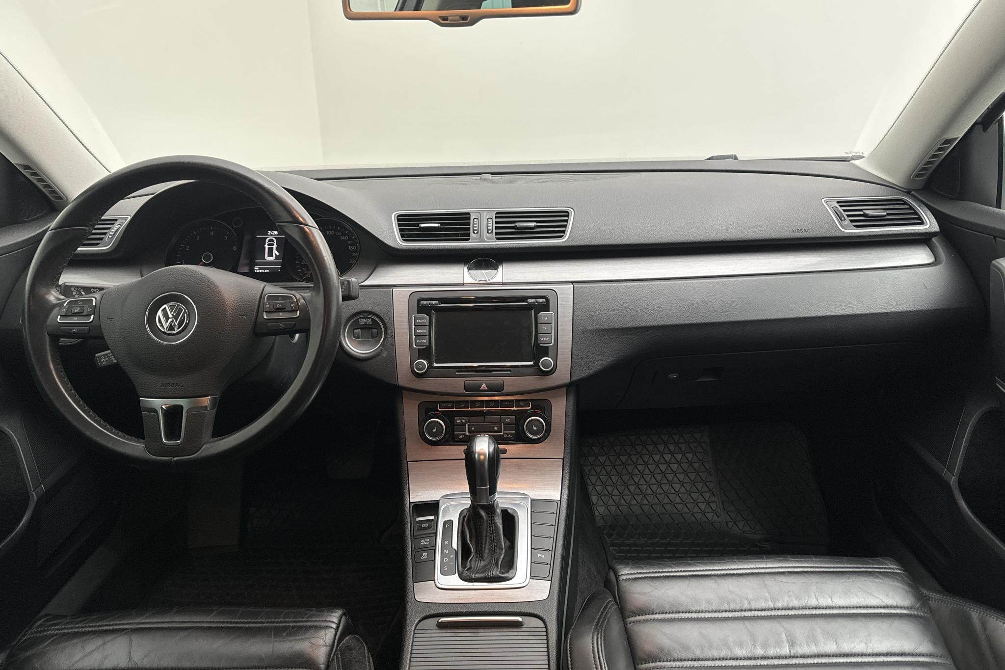 VW Passat 1.4 TSI EcoFuel Variant (150hk) - 168 140 km - Automaattinen - Light Grey - 2012