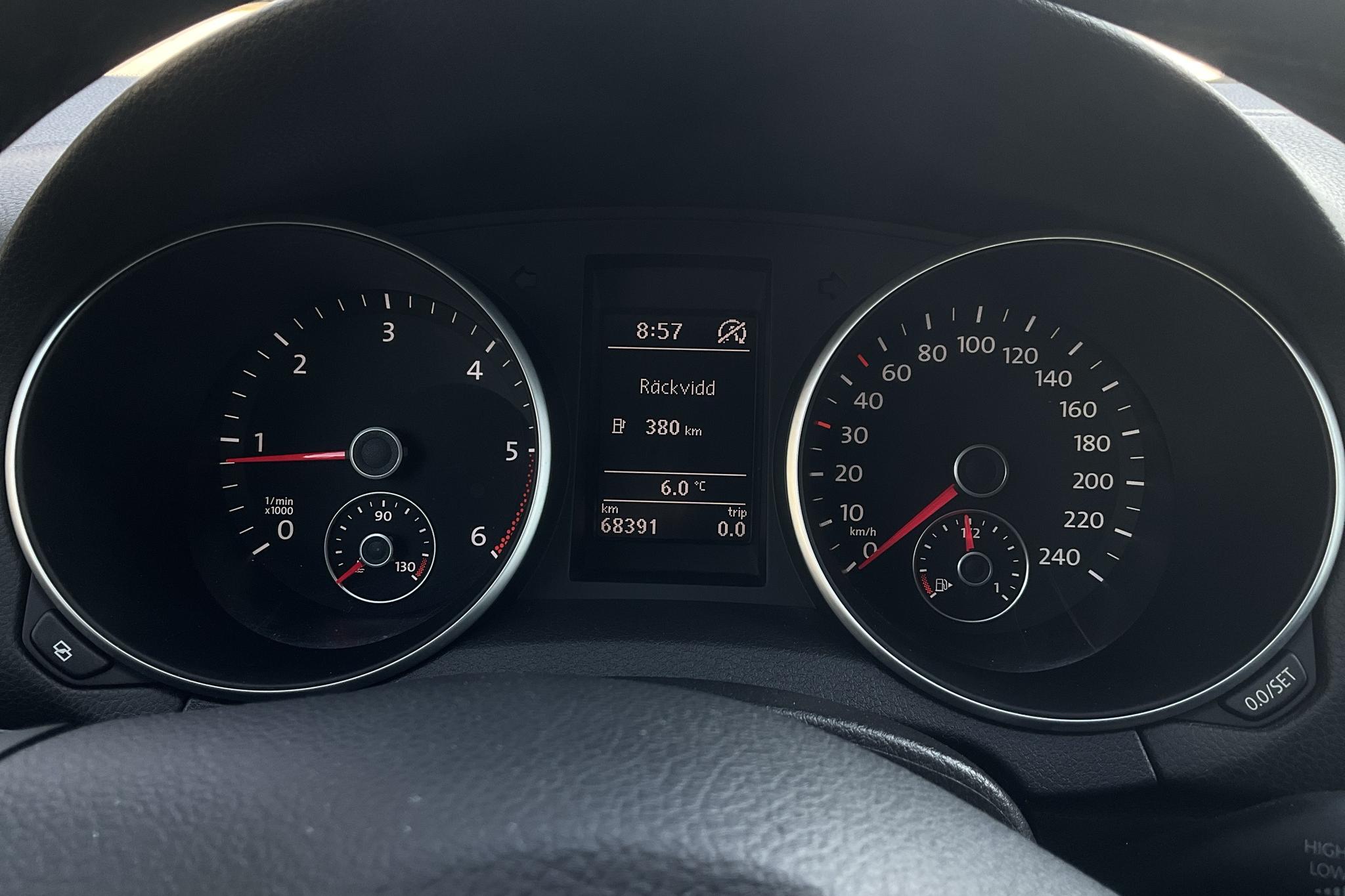 VW Golf VI 1.6 TDI BlueMotion Technology 5dr (105hk) - 68 390 km - Automaattinen - hopea - 2012