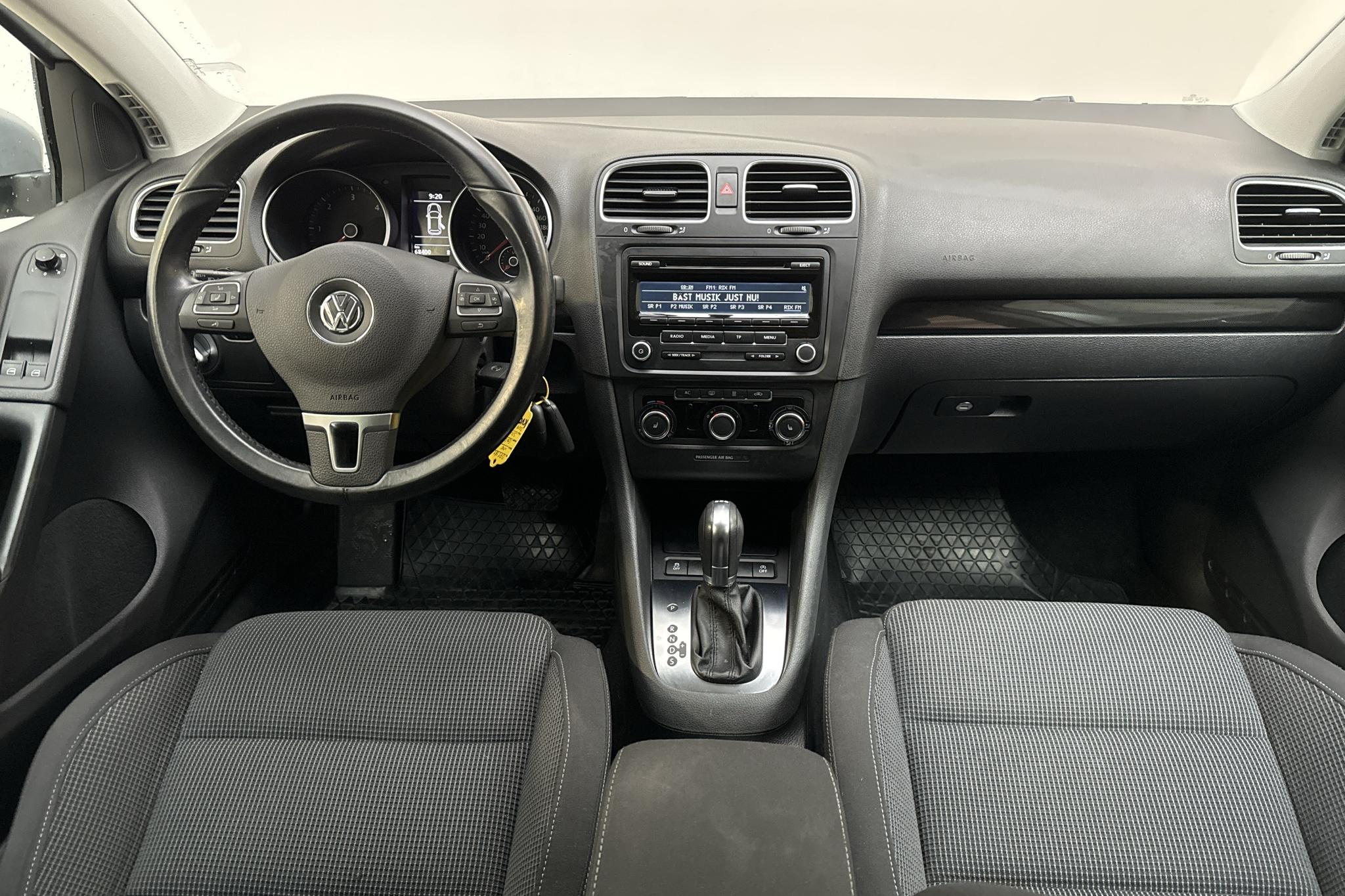 VW Golf VI 1.6 TDI BlueMotion Technology 5dr (105hk) - 68 390 km - Automatyczna - srebro - 2012