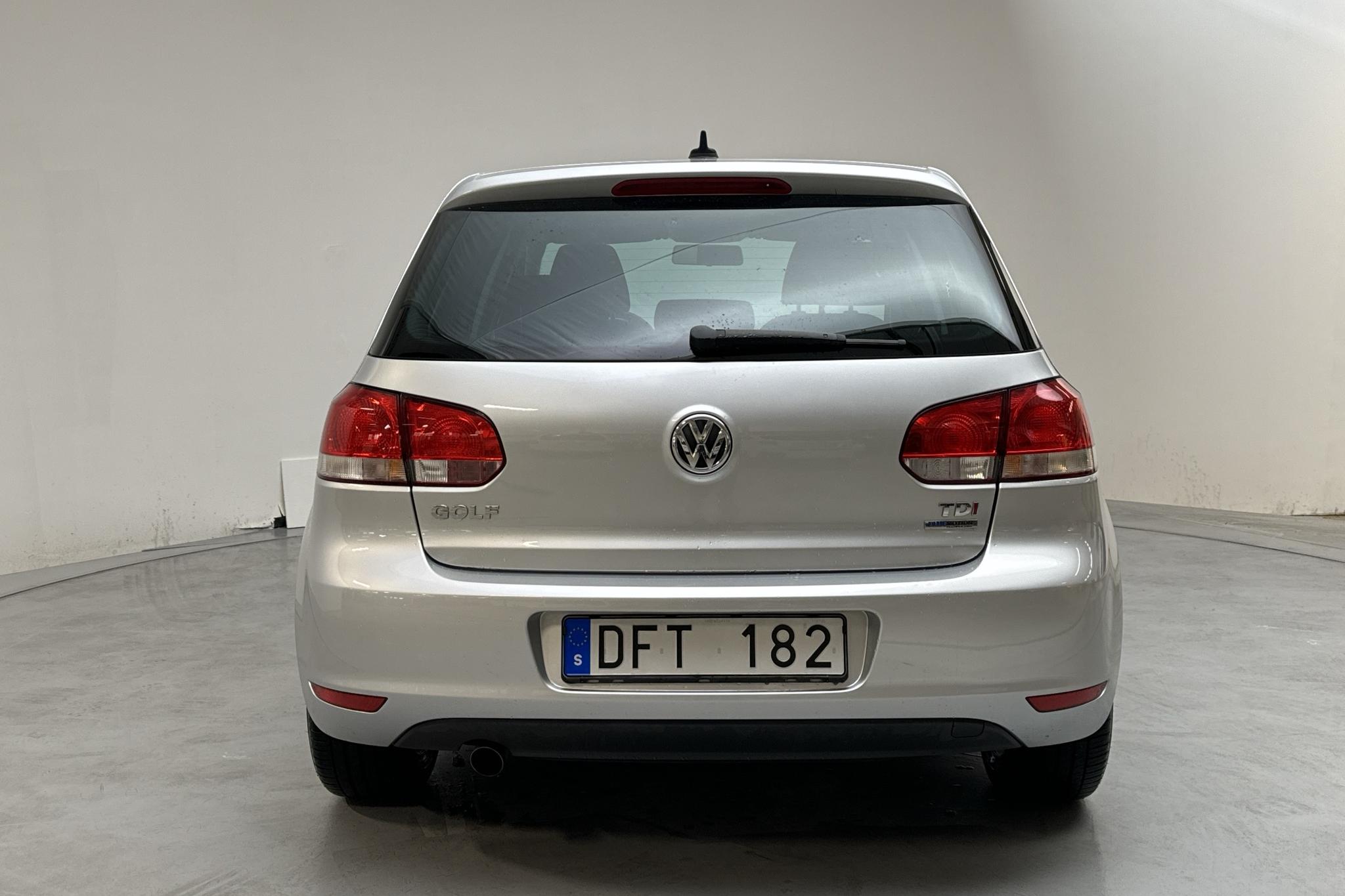 VW Golf VI 1.6 TDI BlueMotion Technology 5dr (105hk) - 68 390 km - Automaatne - hõbe - 2012